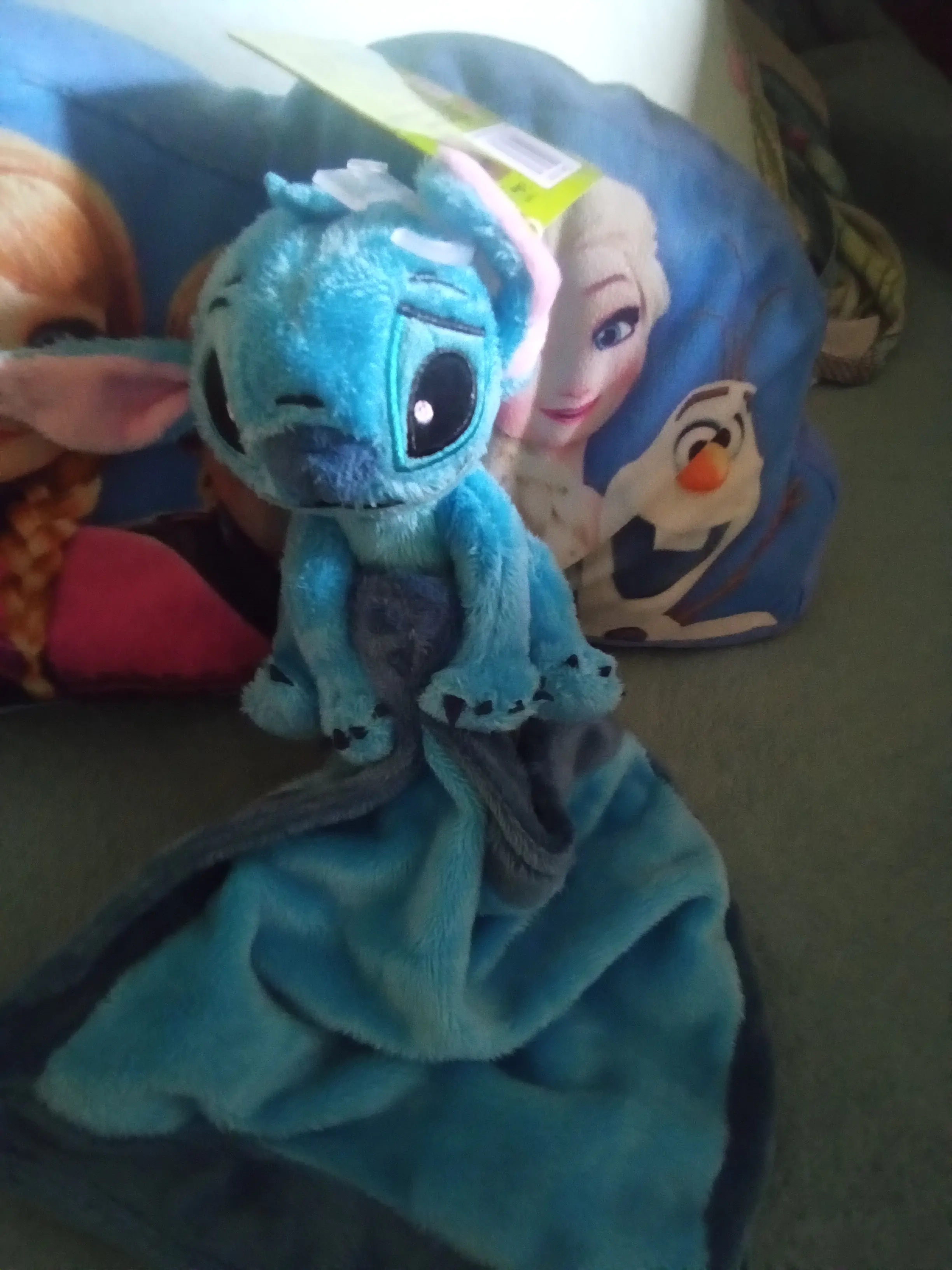 Stitch plüss alvókendővel 13 cm termékfotó