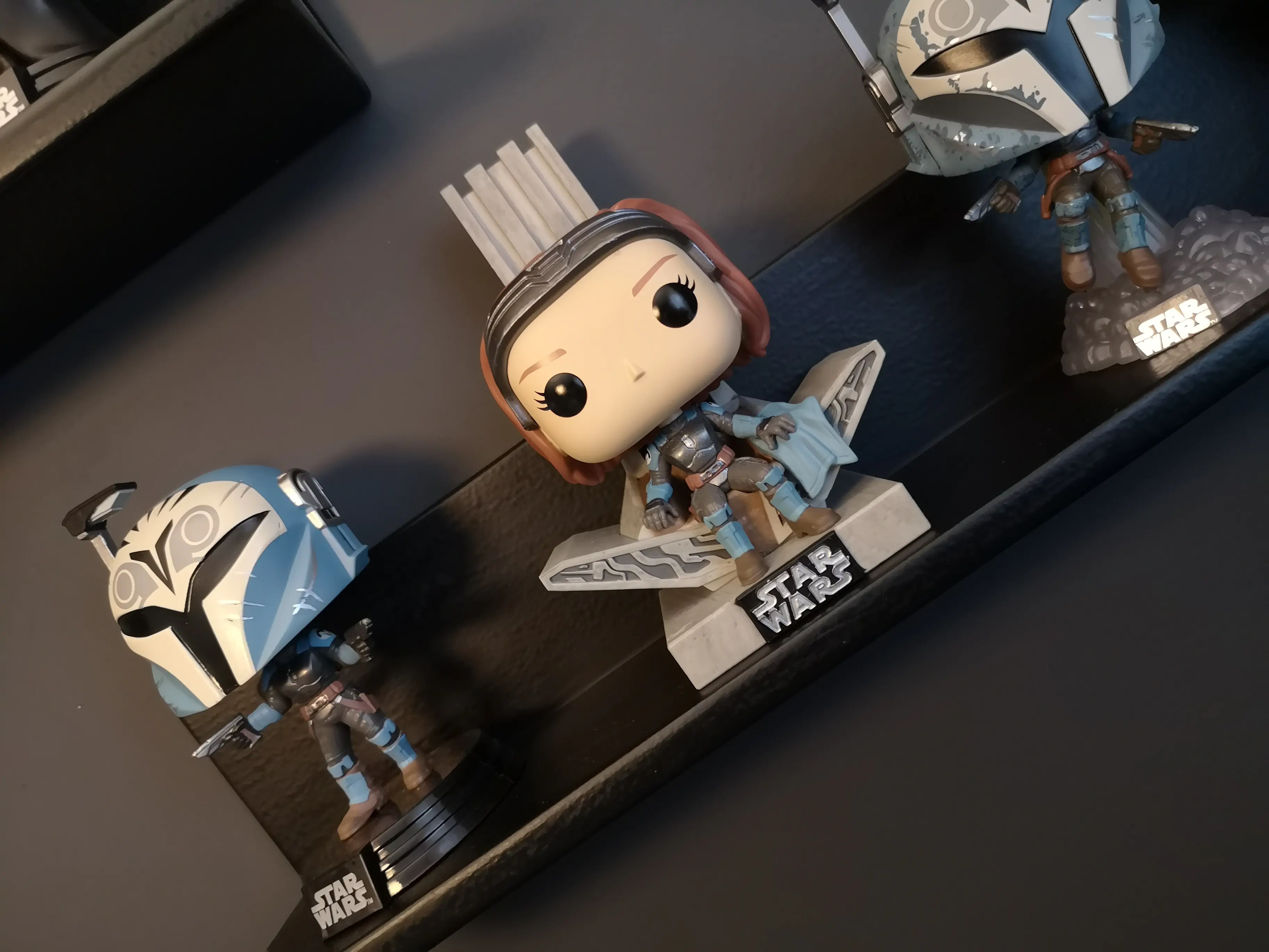 Star Wars: The Mandalorian Funko POP! Deluxe Vinyl figura Bo Katan w/Throne 9 cm termékfotó