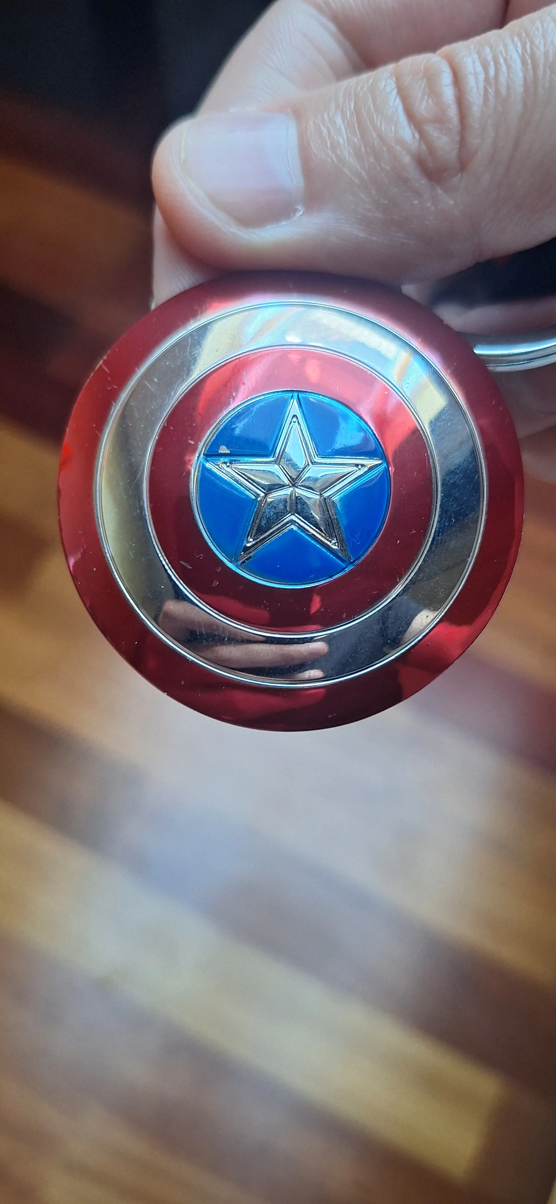 Marvel Amerika Kapitány pajzs fém kulcstartó termékfotó