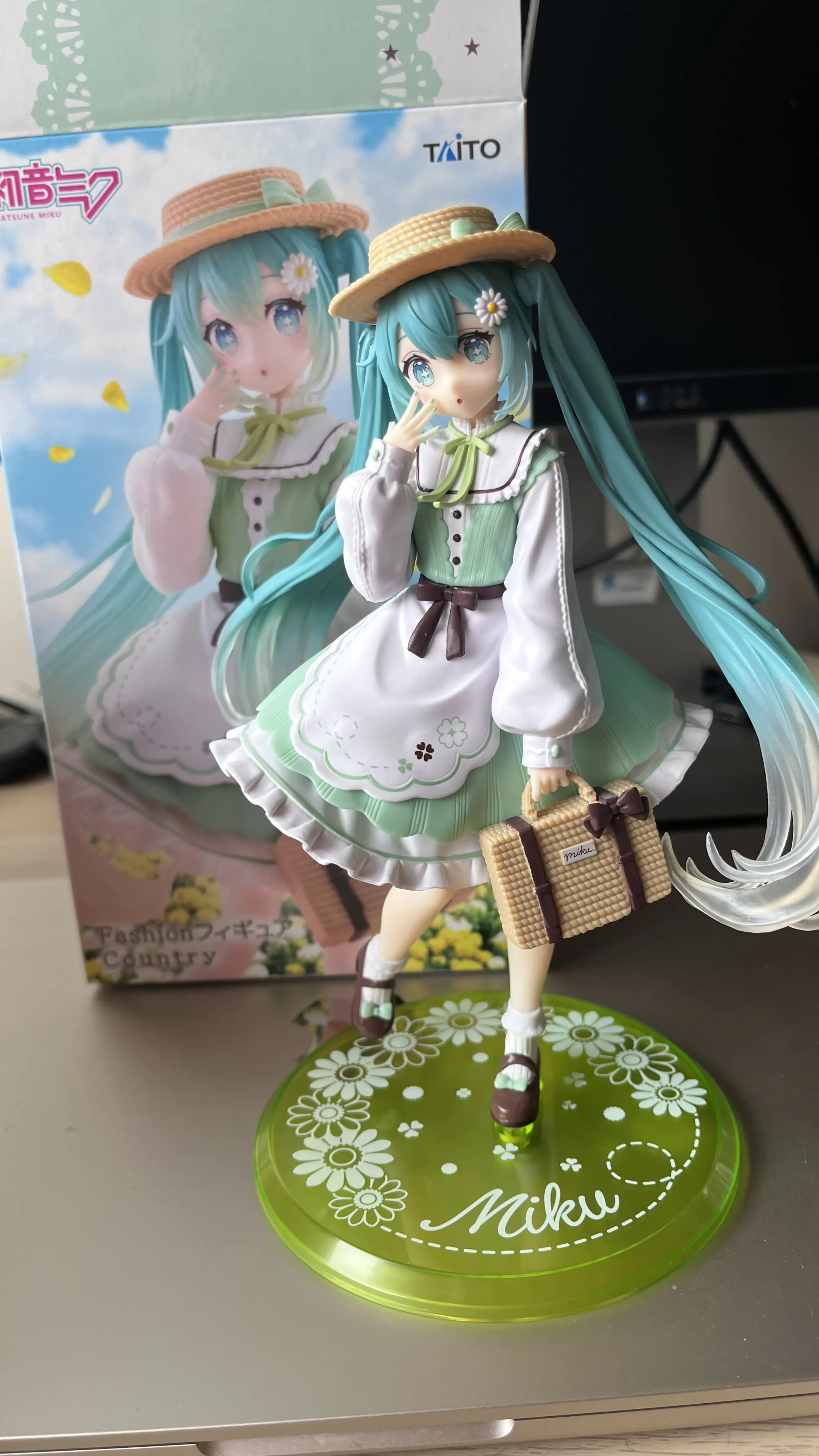 Hatsune Miku Fashion Country Ver. PVC szobor figura 18 cm termékfotó