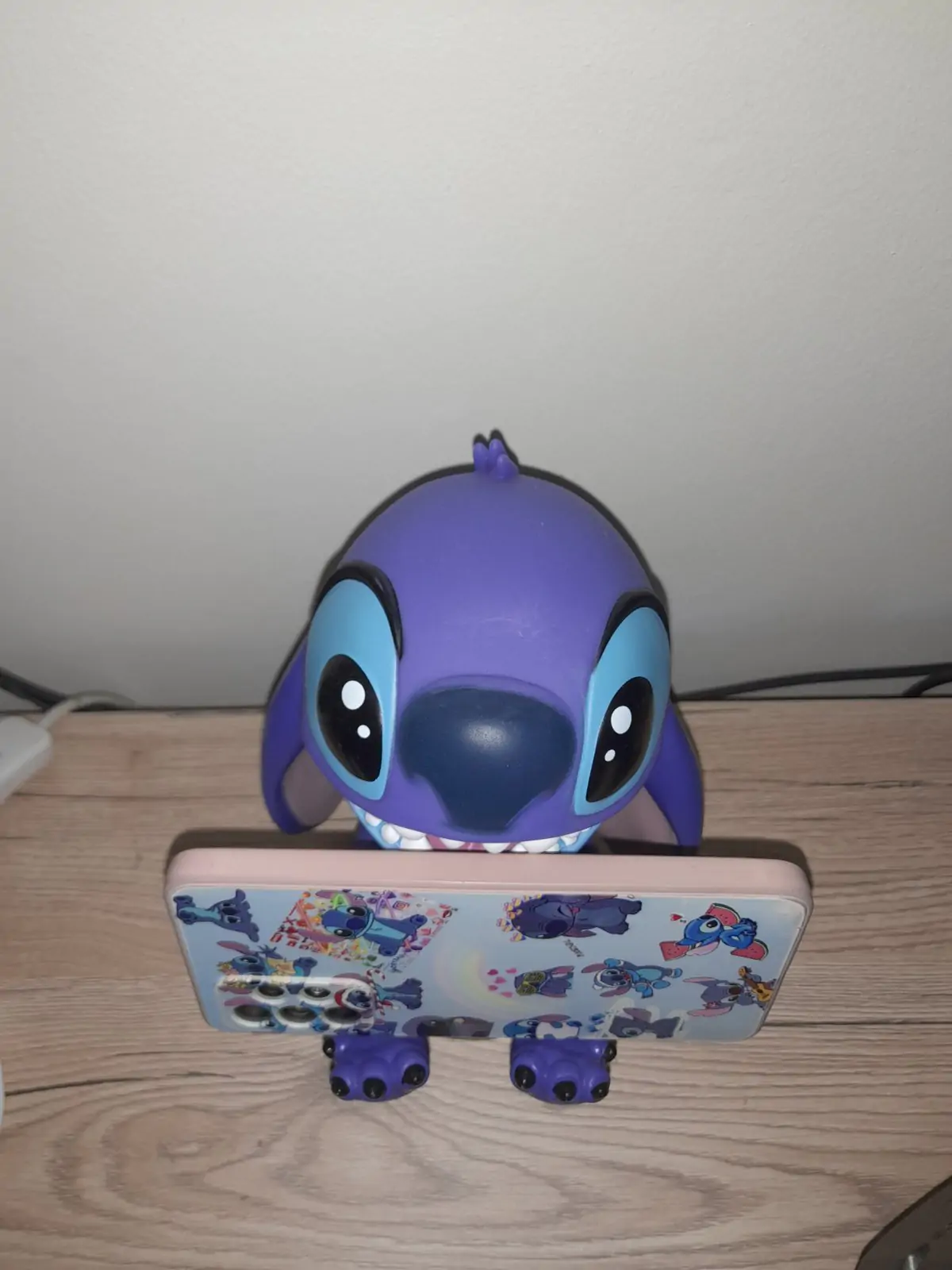 Lilo & Stitch Smiley Stitch kontroller/telefon tartó Cable Guy figura 21 cm termékfotó