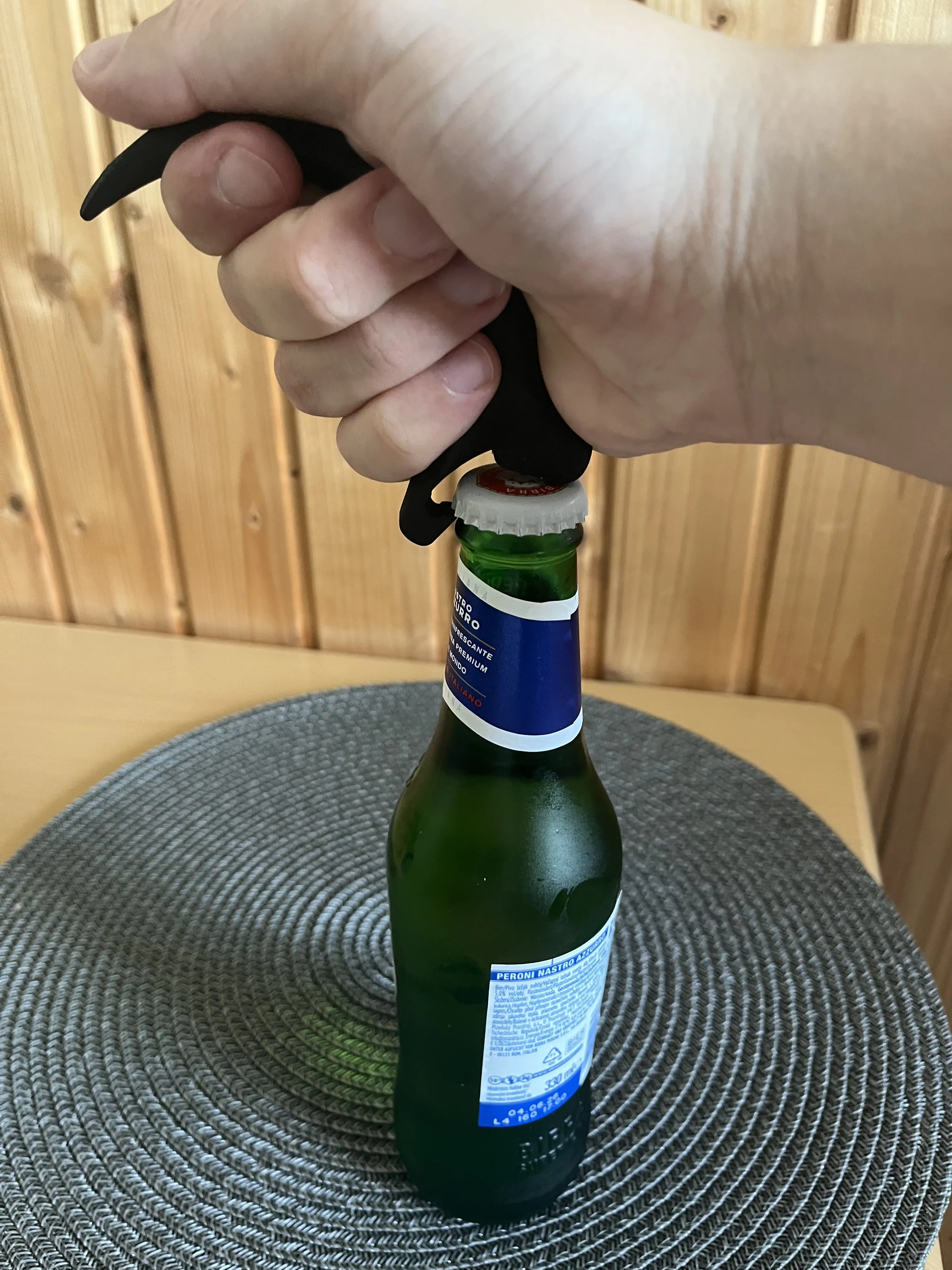 Jurassic Park  Velociraptor Claw sörnyitó hűtőmágnes termékfotó