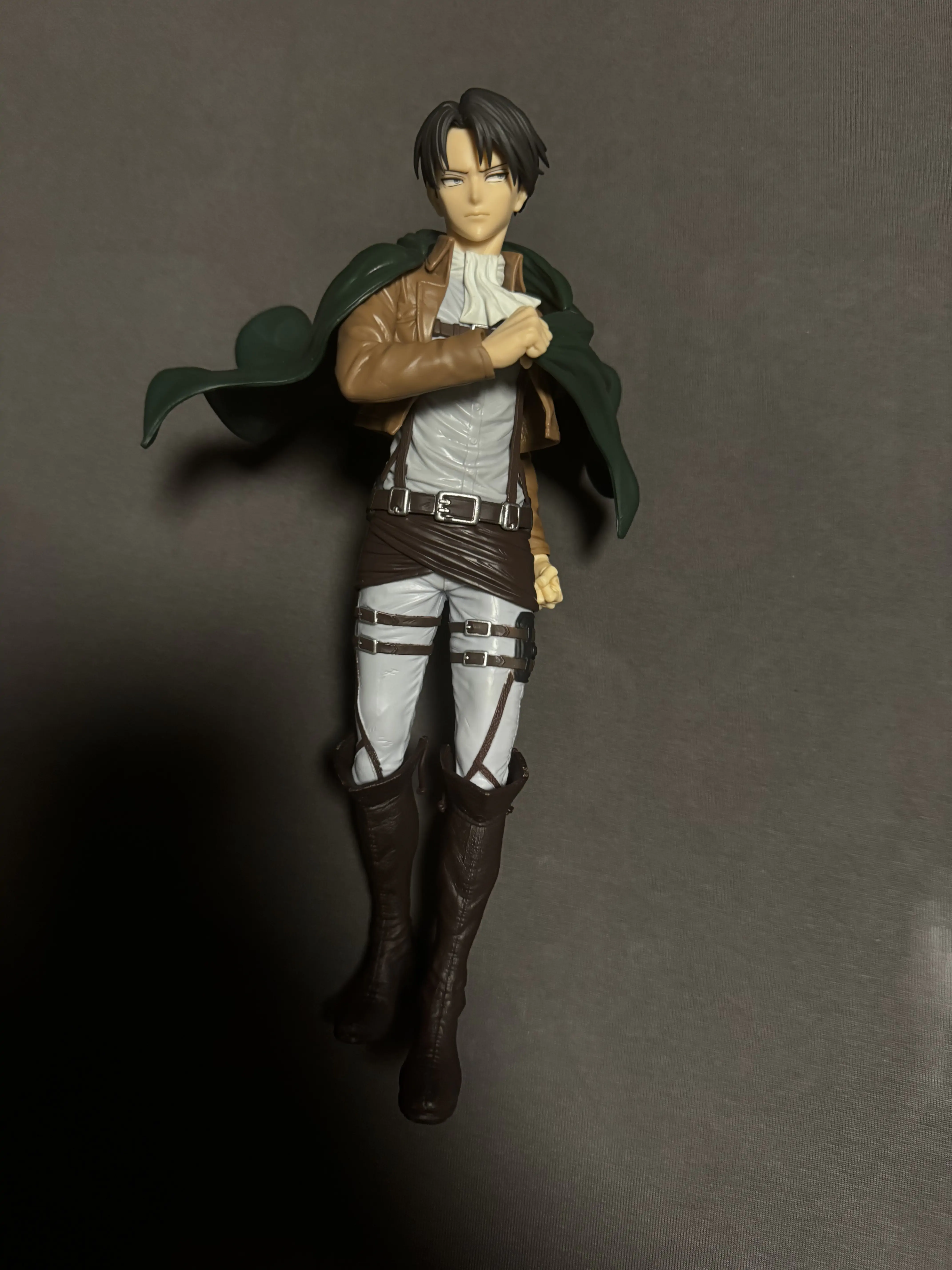 Attack on Titan Levi Grandista figura 27cm termékfotó