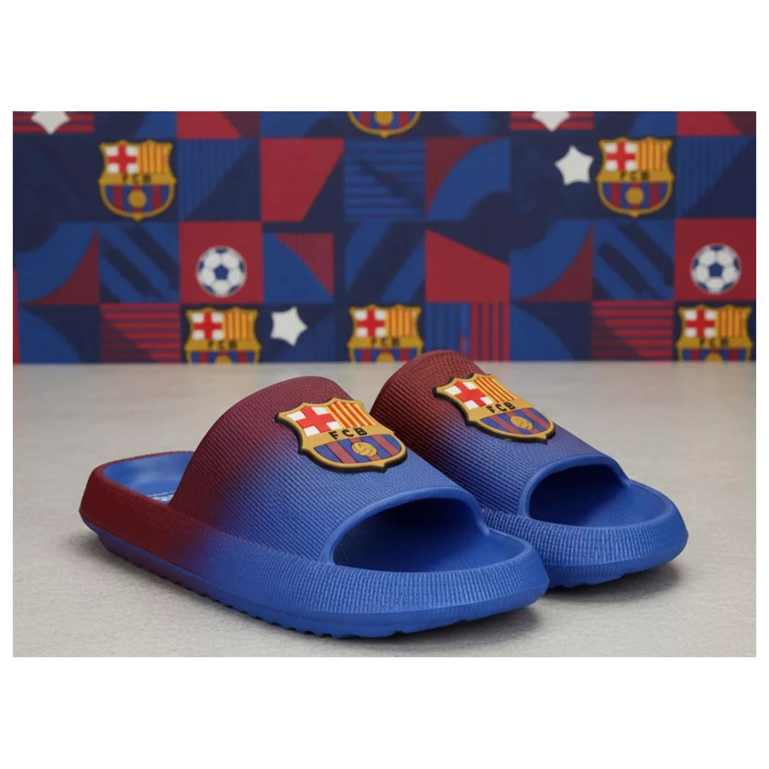 FC Barcelona Logo felnőtt papucs termékfotó