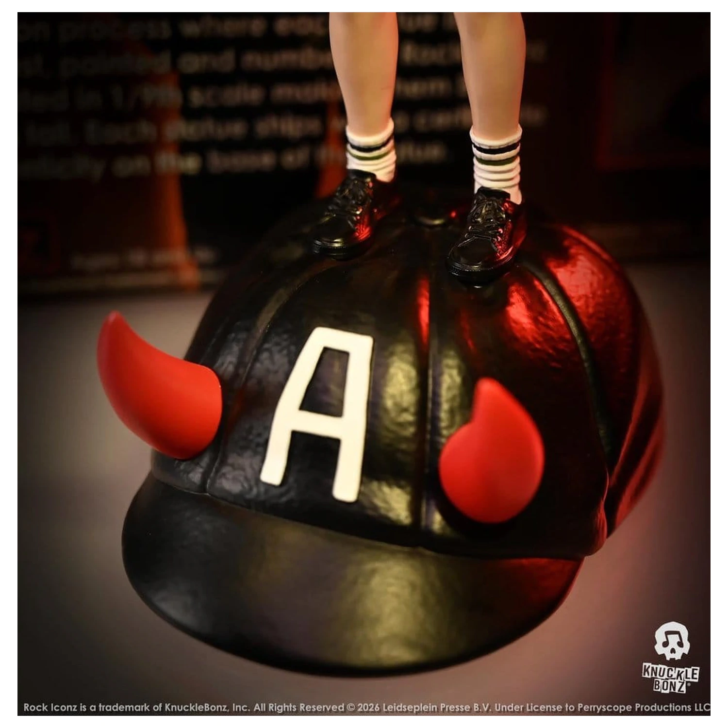 AC/DC Rock Iconz Angus Young IV figura 23 cm termékfotó