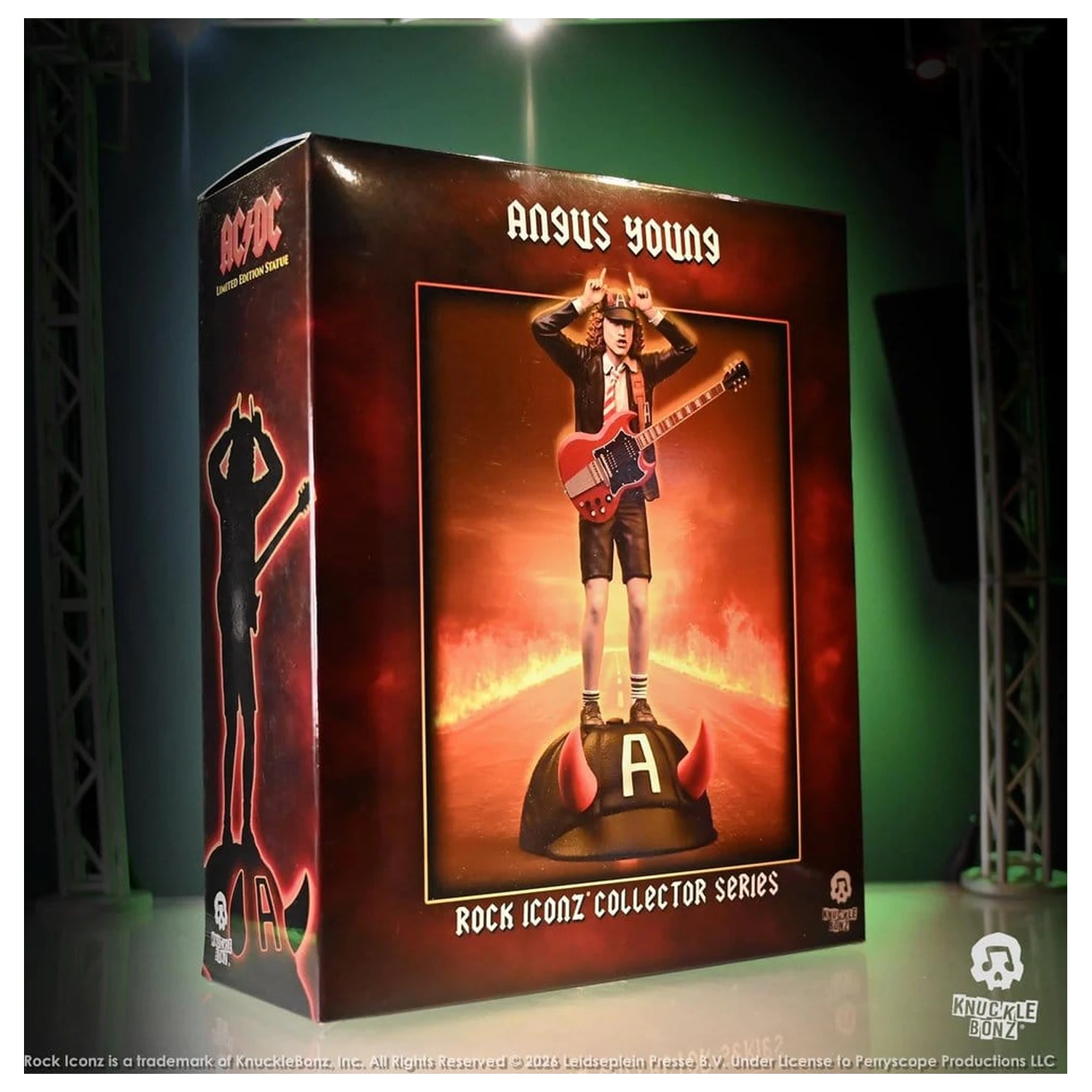 AC/DC Rock Iconz Angus Young IV figura 23 cm termékfotó