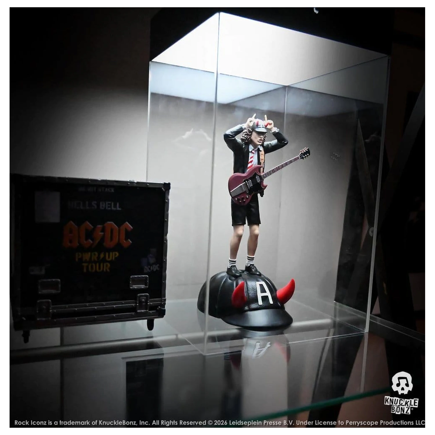 AC/DC Rock Iconz Angus Young IV figura 23 cm termékfotó