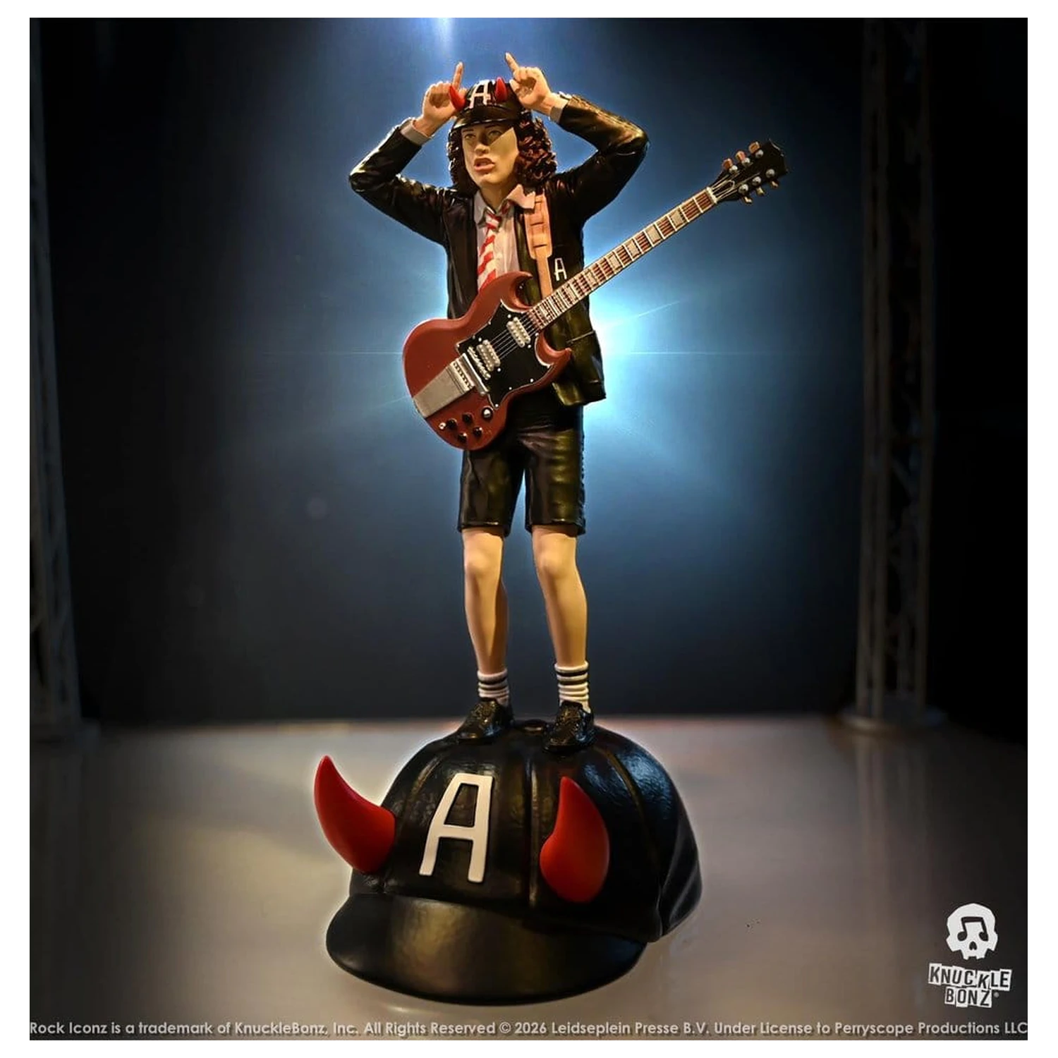 AC/DC Rock Iconz Angus Young IV figura 23 cm termékfotó