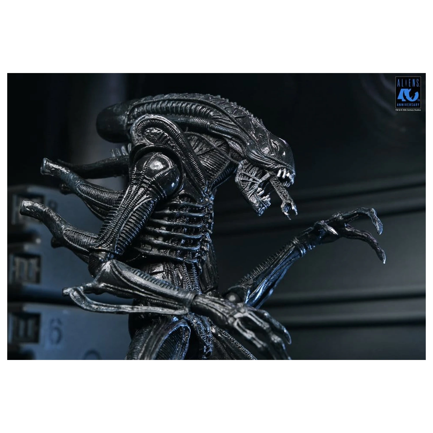 Aliens Ultimate Warrior (1986) Xenomorph Black (40th Anniversary) akciófigura 23 cm termékfotó