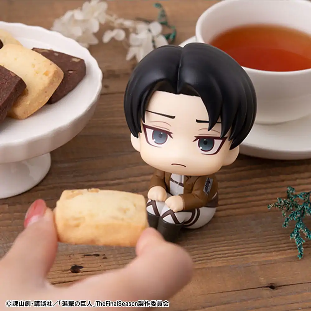 Attack on Titan Look Up Levi PVC szobor figura 11 cm termékfotó