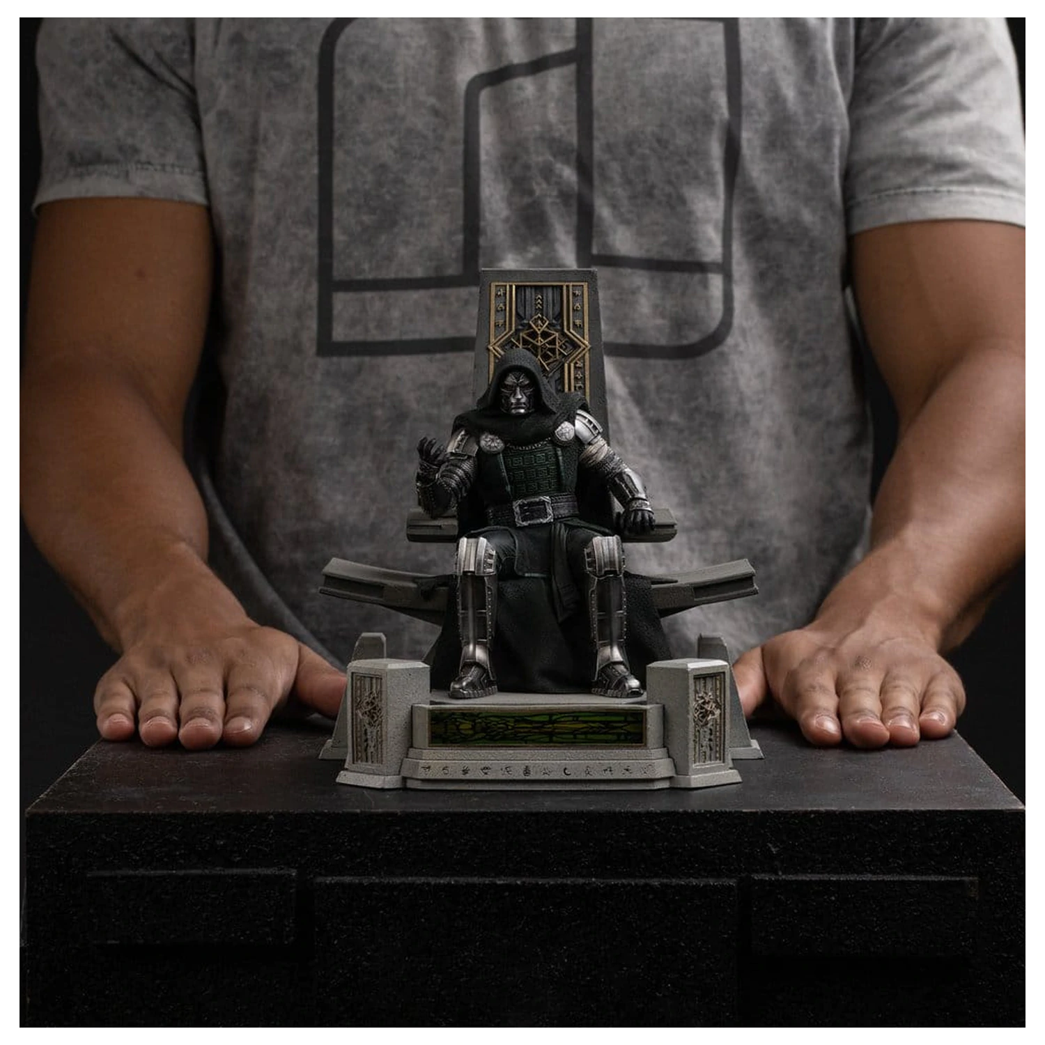 Avengers: Doomsday Art Scale szobor figura 1/10 Doctor Doom on Throne 22 cm termékfotó