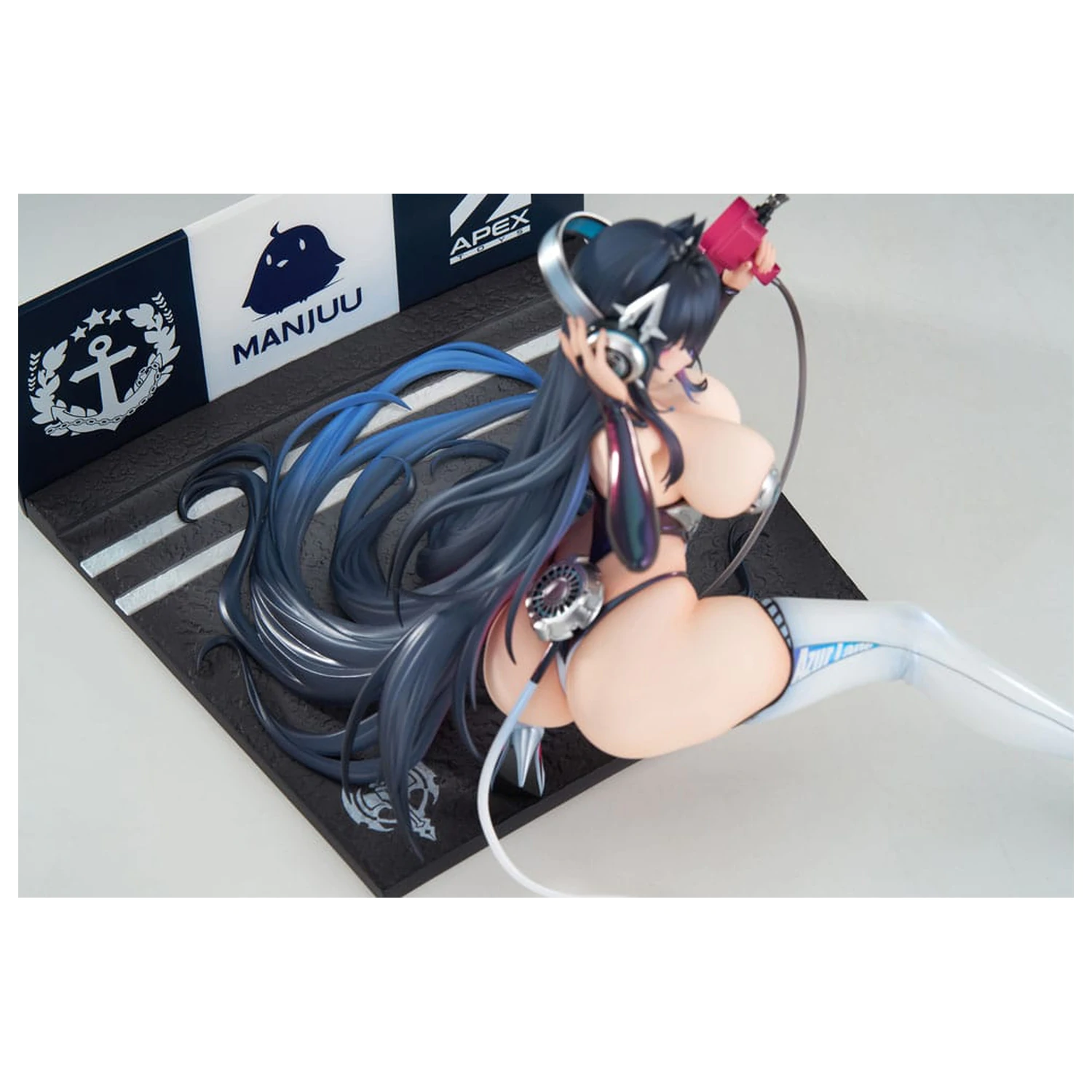 Azur Lane 1/7 Strasbourg Faerie of the Race Circuit Ver. PVC szobor figura 16 cm          termékfotó