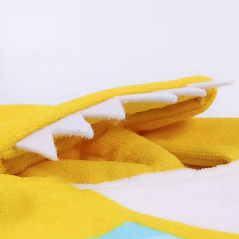 Baby Shark mikroszálas poncsó törölköző termékfotó