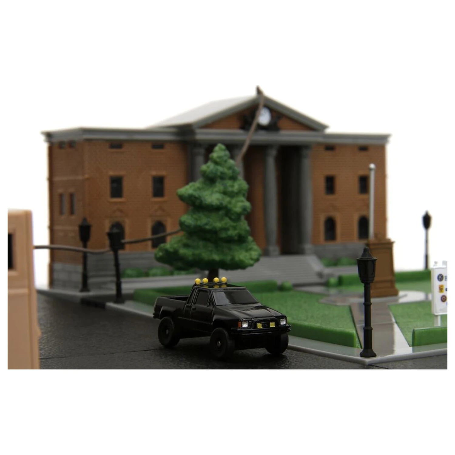 Back To The Future Hill Valley Courthouse Square diorama replika termékfotó