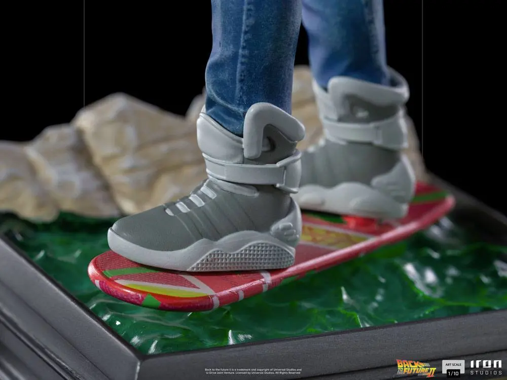 Back to the Future II Art Scale 1/10 Marty McFly on Hoverboard szobor figura 22 cm termékfotó