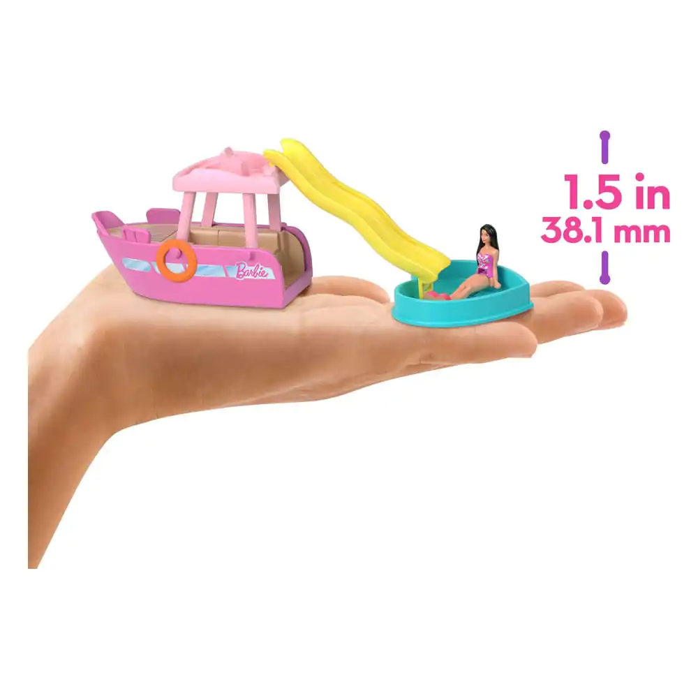 Barbie Mini BarbieLand With Color-Change Pool játék baba és hajó 4 cm termékfotó