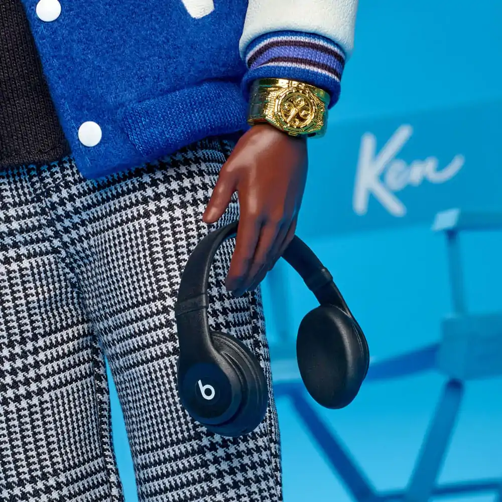 Barbie Signature Doll Fashion Kenbassador Lebron James termékfotó