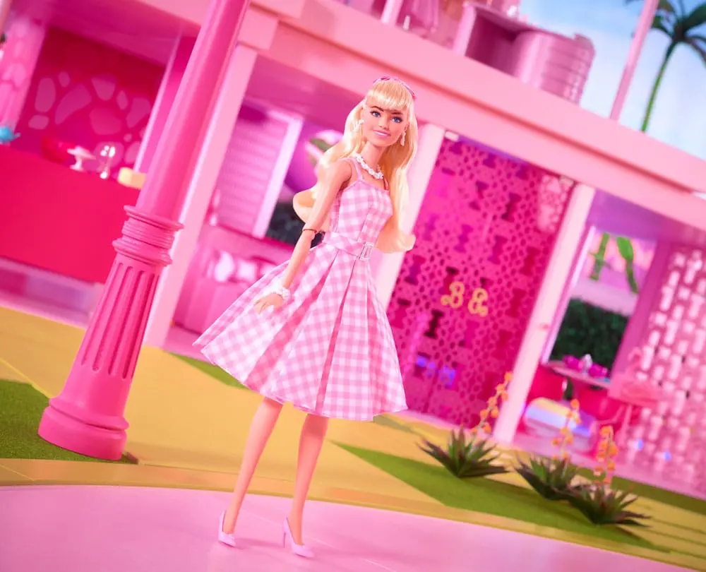 Barbie The Movie Barbie in Pink Gingham Dress játék baba termékfotó