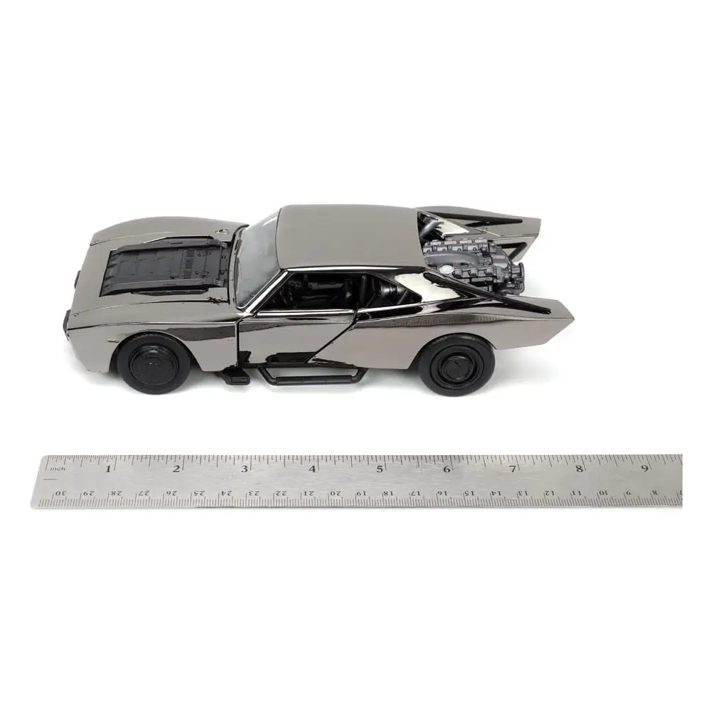 Batman 2022 Hollywood Rides Diecast Model 1/24 2022 Batmobil Black Chrome Convention Exkluzív és figura termékfotó
