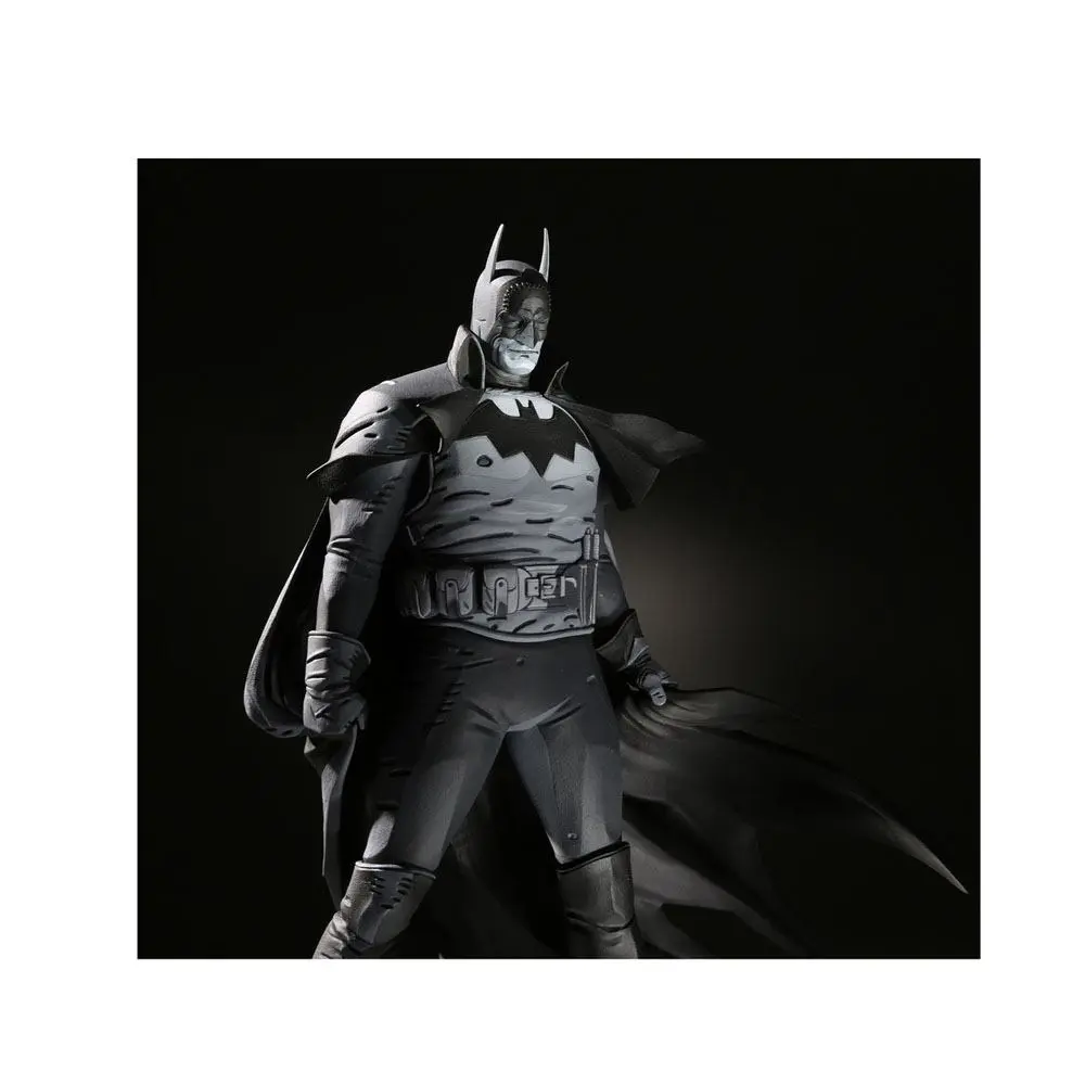 Batman Black &amp; White 1/10 Batman by Mike Mignola szobor figura 20 cm termékfotó