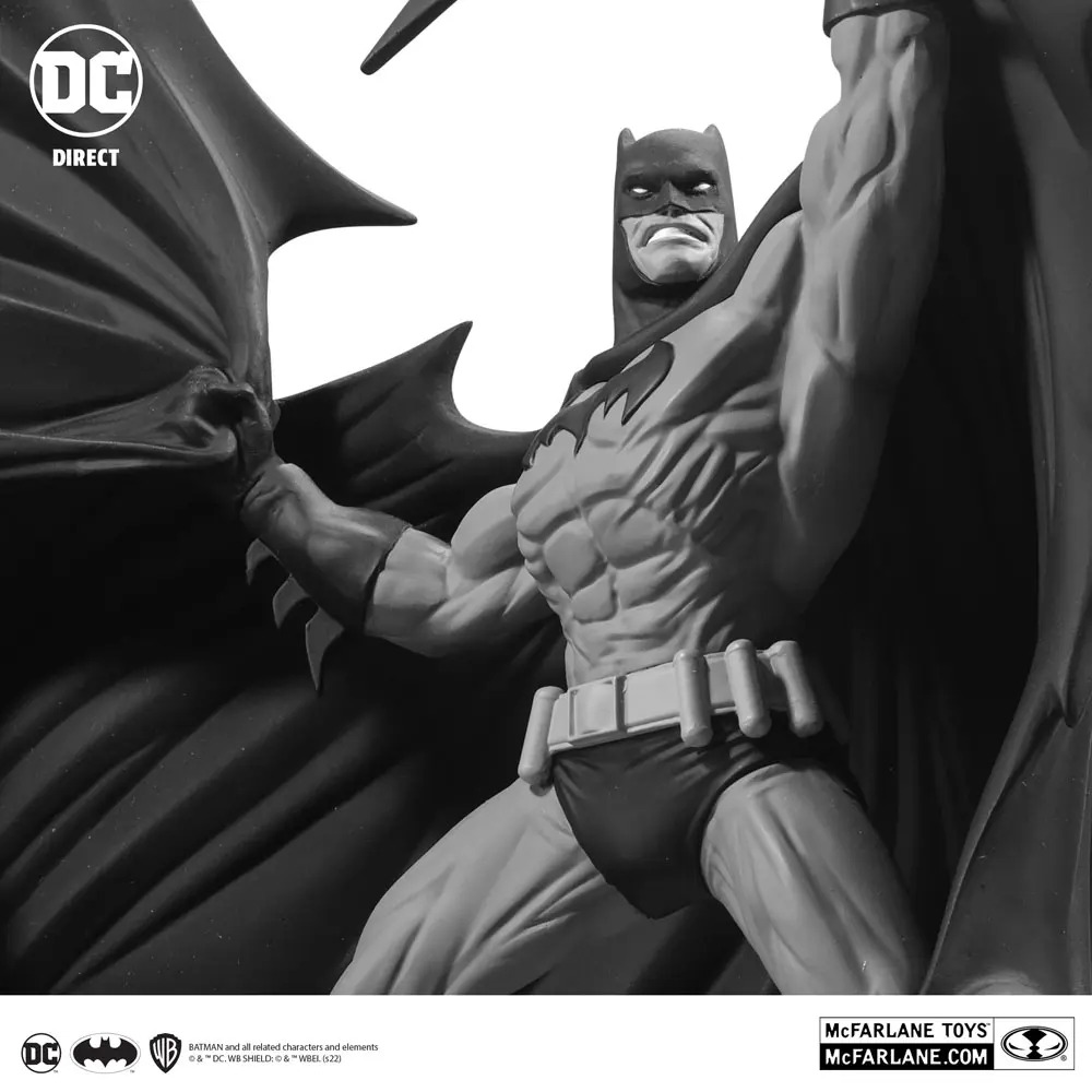 Batman Black &amp; White Batman by Denys Cowan szobor figura 25 cm termékfotó