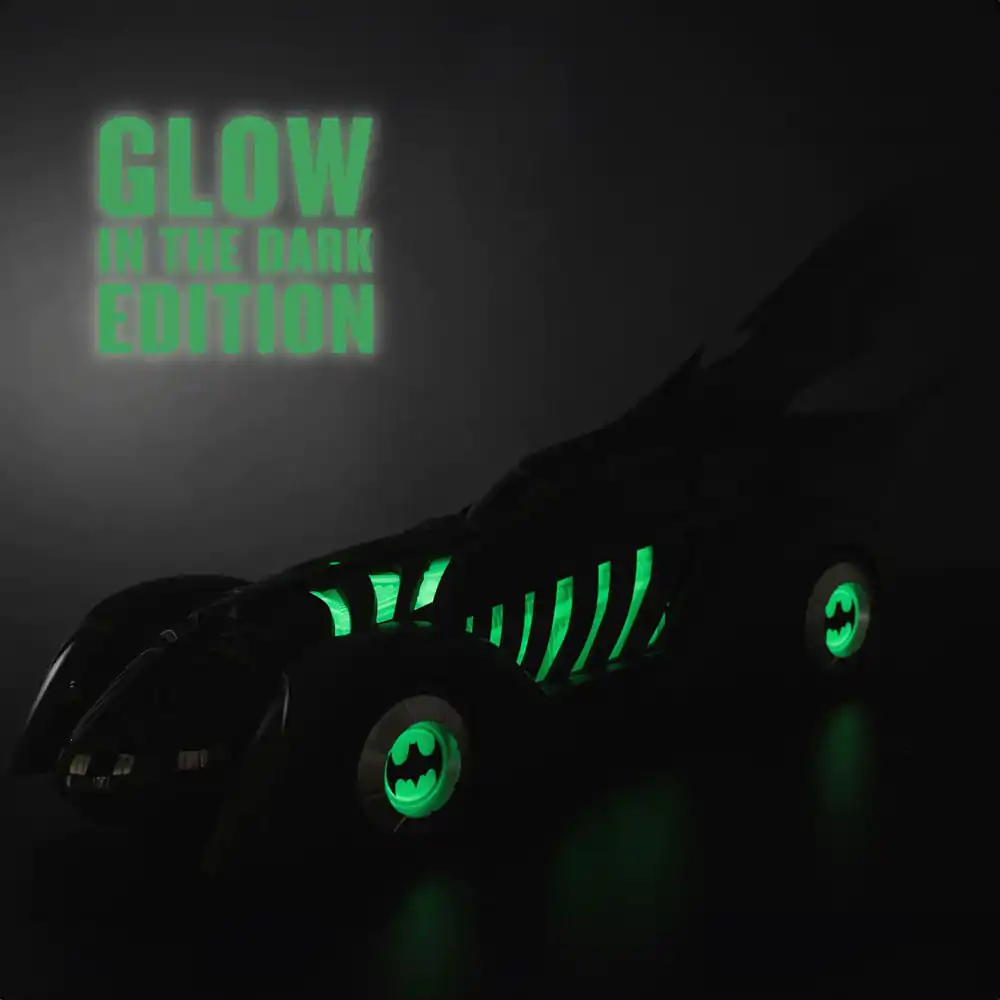 Batman Forever DC Multiverse Batmobile Glow in the Dark Edition (Gold Label) jármű 79 cm termékfotó