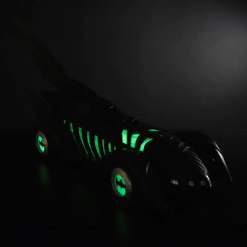 Batman Forever DC Multiverse Batmobile Glow in the Dark Edition (Gold Label) jármű 79 cm termékfotó