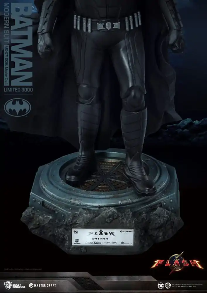 Batman Master Craft Batman Modern Suit szobor figura 42 cm termékfotó