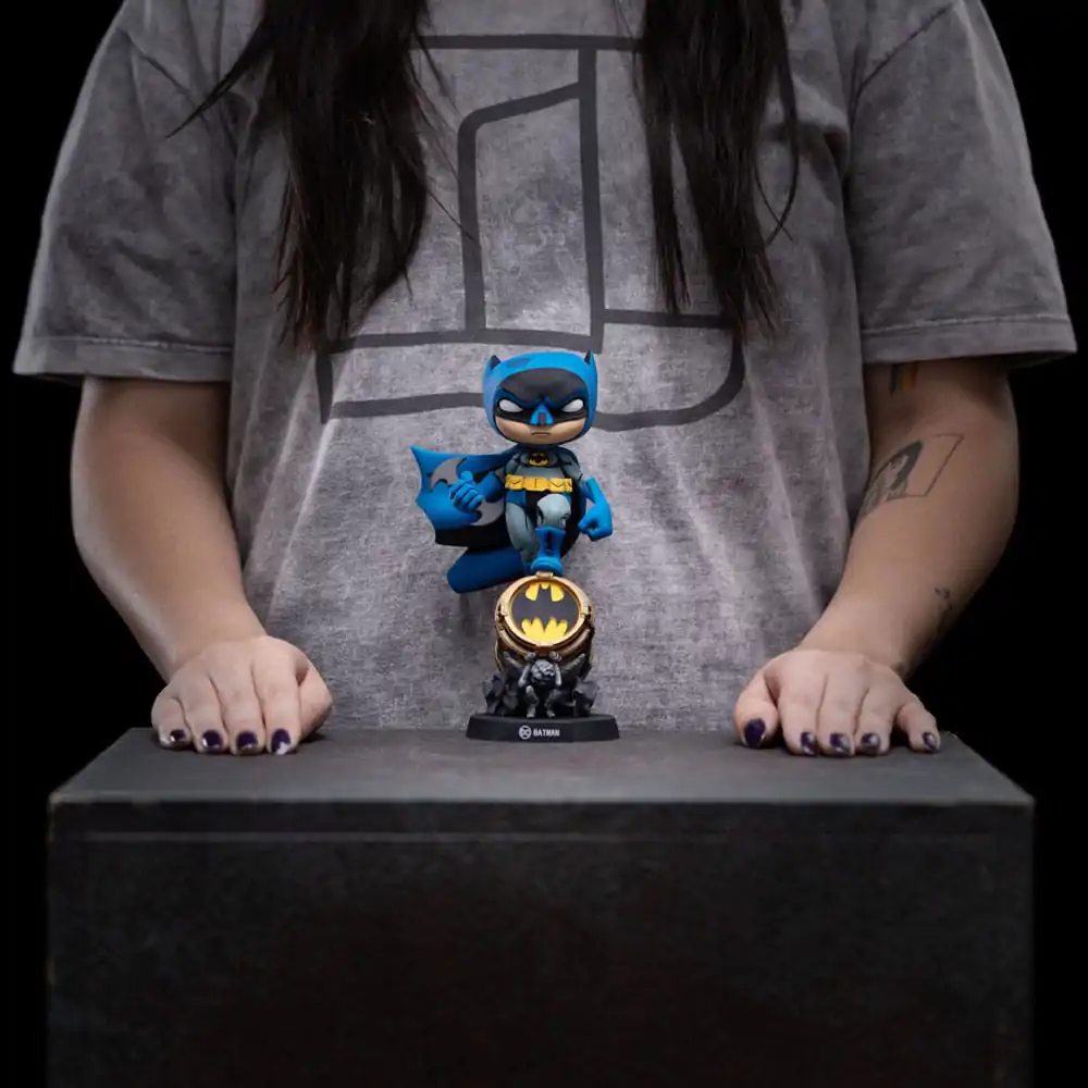 Batman Mini Co. Batman on Bat-Signal (Blue Variant) PVC figura 19 cm termékfotó