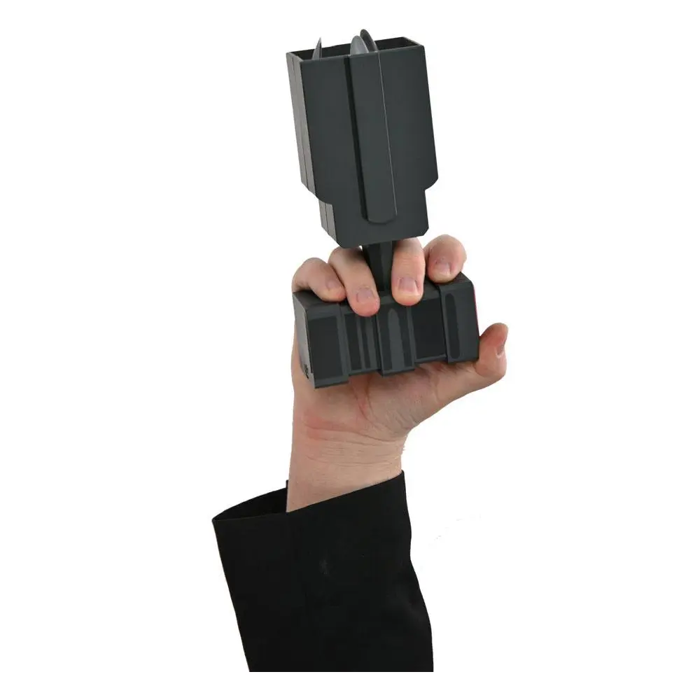 Batman The Animated Series Prop 1/1 Grapnel Launcher replika 18 cm termékfotó