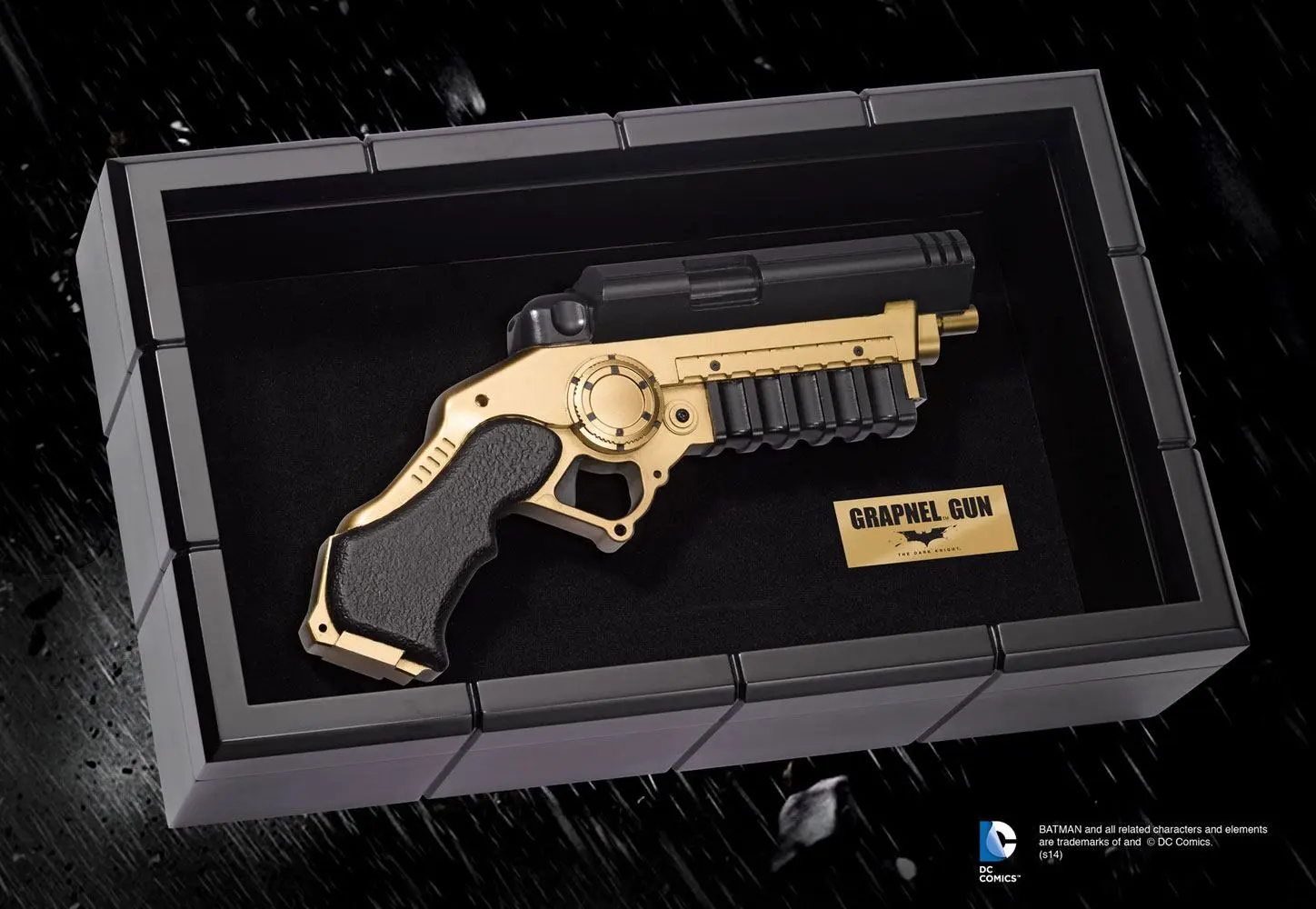 Batman The Dark Knight 1/1 Grapnel Gun replika termékfotó