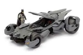Batman v Superman Diecast Model 1/24 2016 Batmobile with figura termékfotó