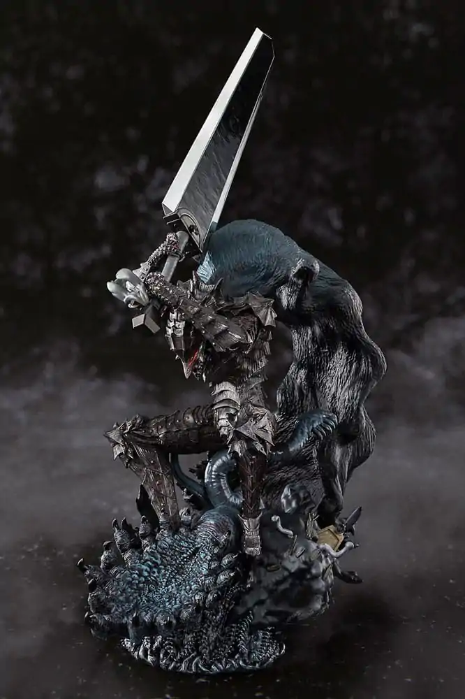 Berserk Figuarts ZERO Metallic Touch Guts Berserker Armor PVC szobor figura 35 cm termékfotó