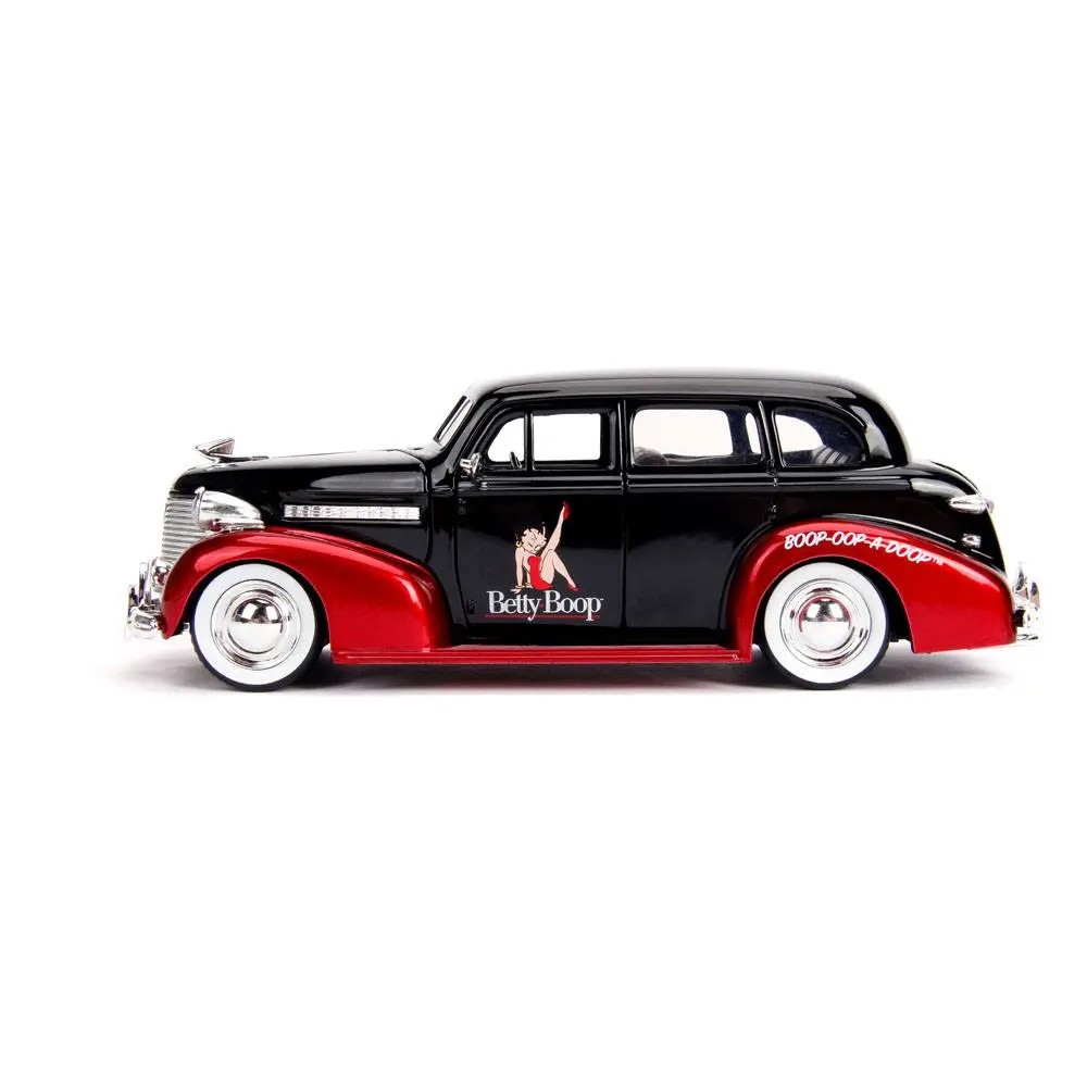 Betty Boop Hollywood Rides Diecast Model 1/24 1939 Chevy Master Deluxe with figura termékfotó