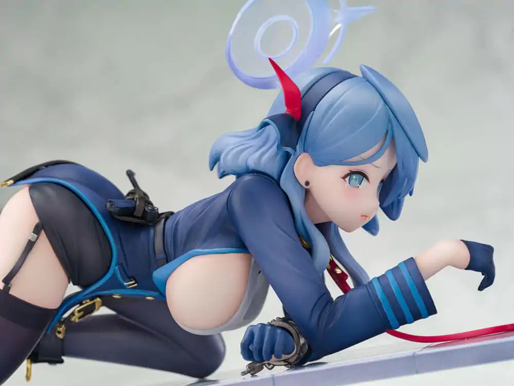 Blue Archive 1/7 Ako Memorial Lobby Ver. PVC szobor figura 23 cm termékfotó