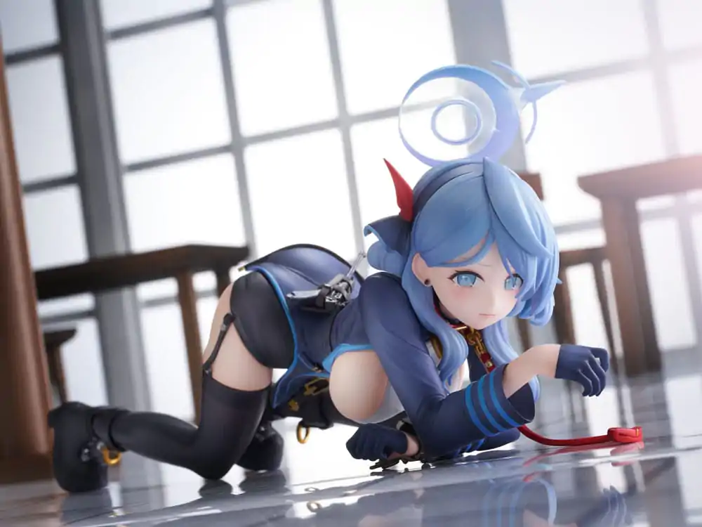 Blue Archive 1/7 Ako Memorial Lobby Ver. PVC szobor figura 23 cm termékfotó