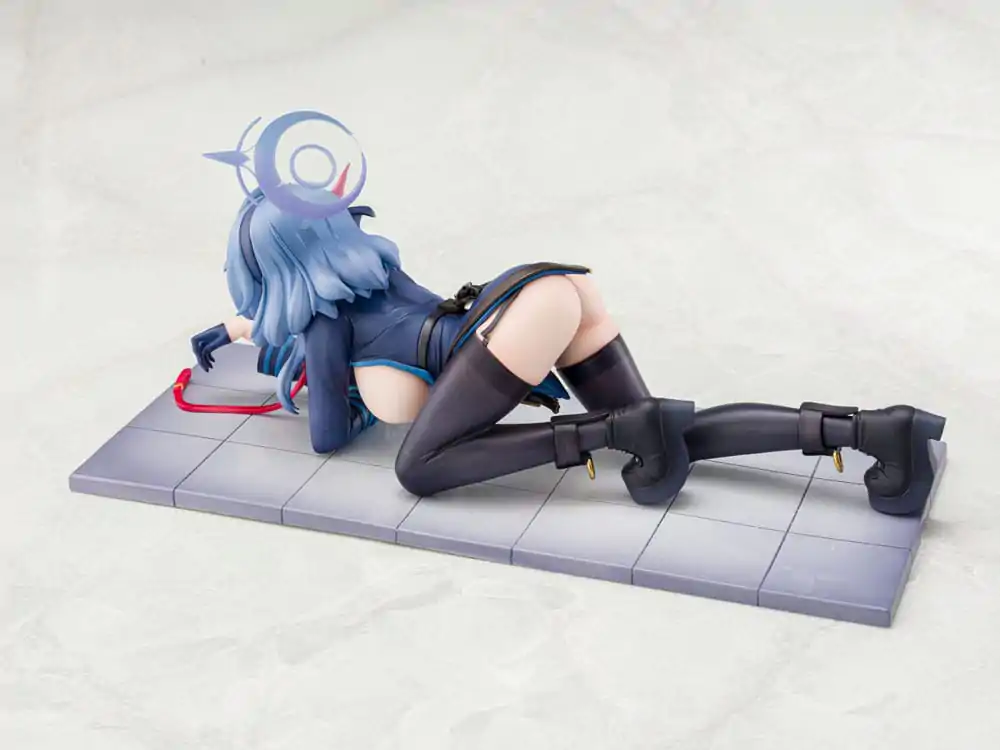 Blue Archive 1/7 Ako Memorial Lobby Ver. PVC szobor figura 23 cm termékfotó