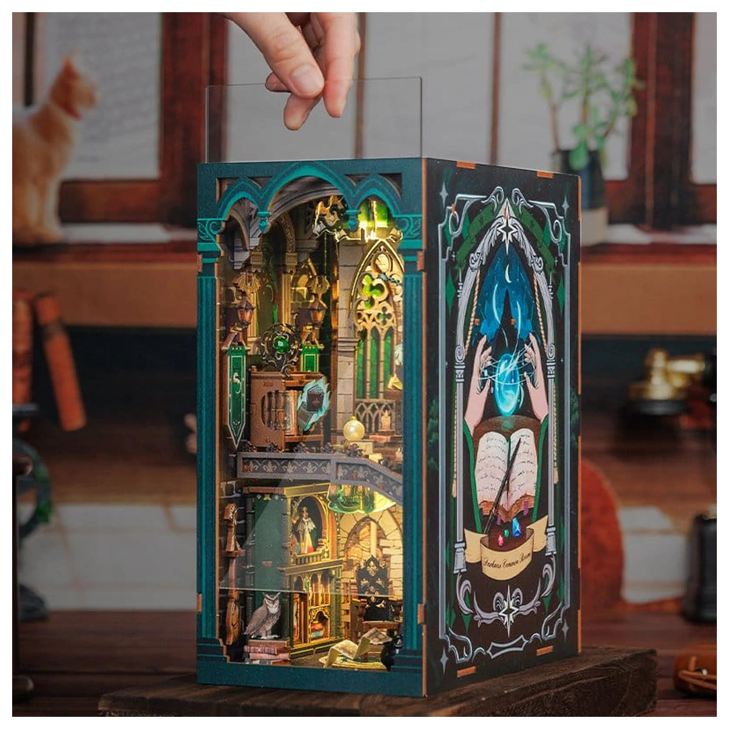 Book Nook Darkness Common Room 23 x 11 cm  termékfotó