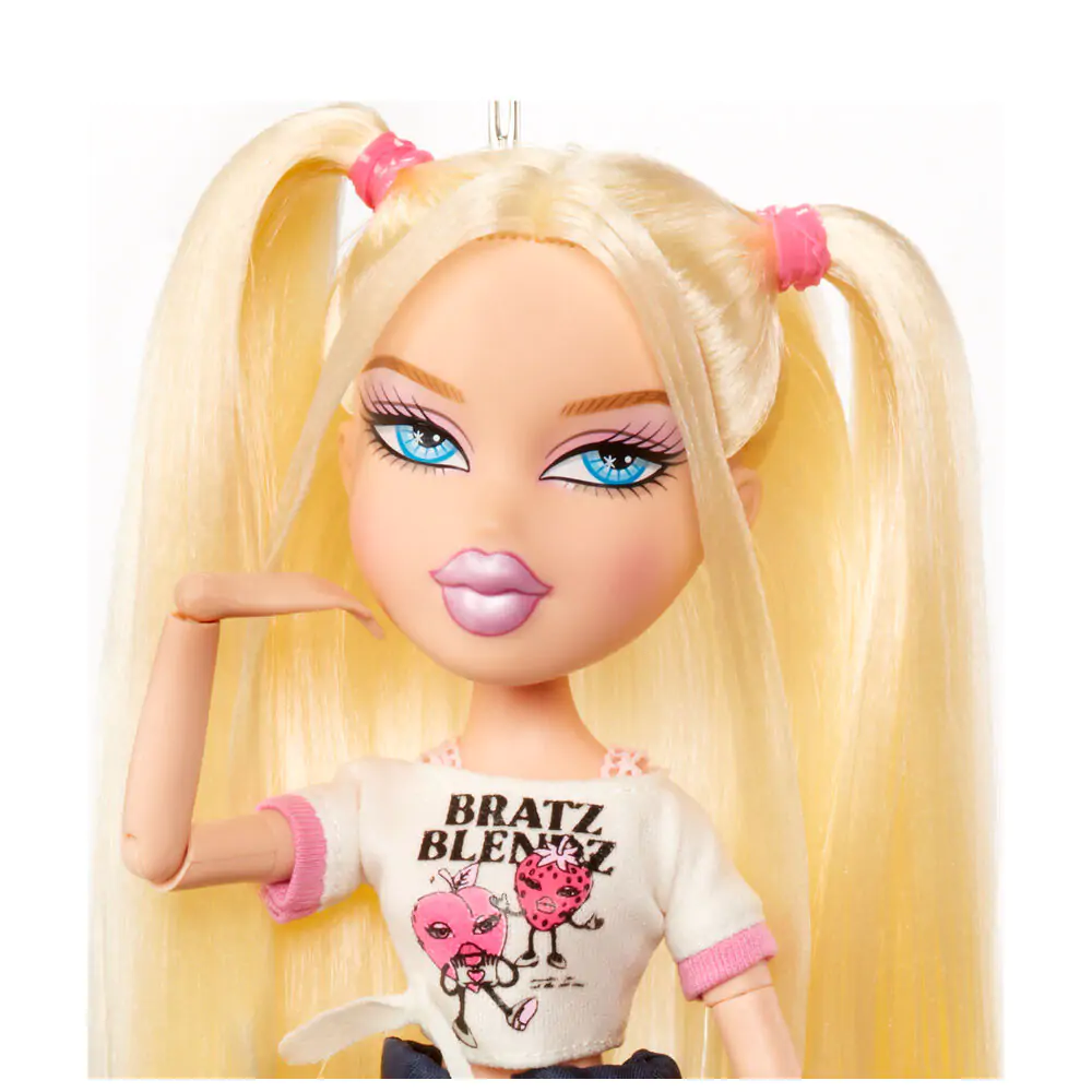 Bratz Stylin Cloe játék baba és póló termékfotó
