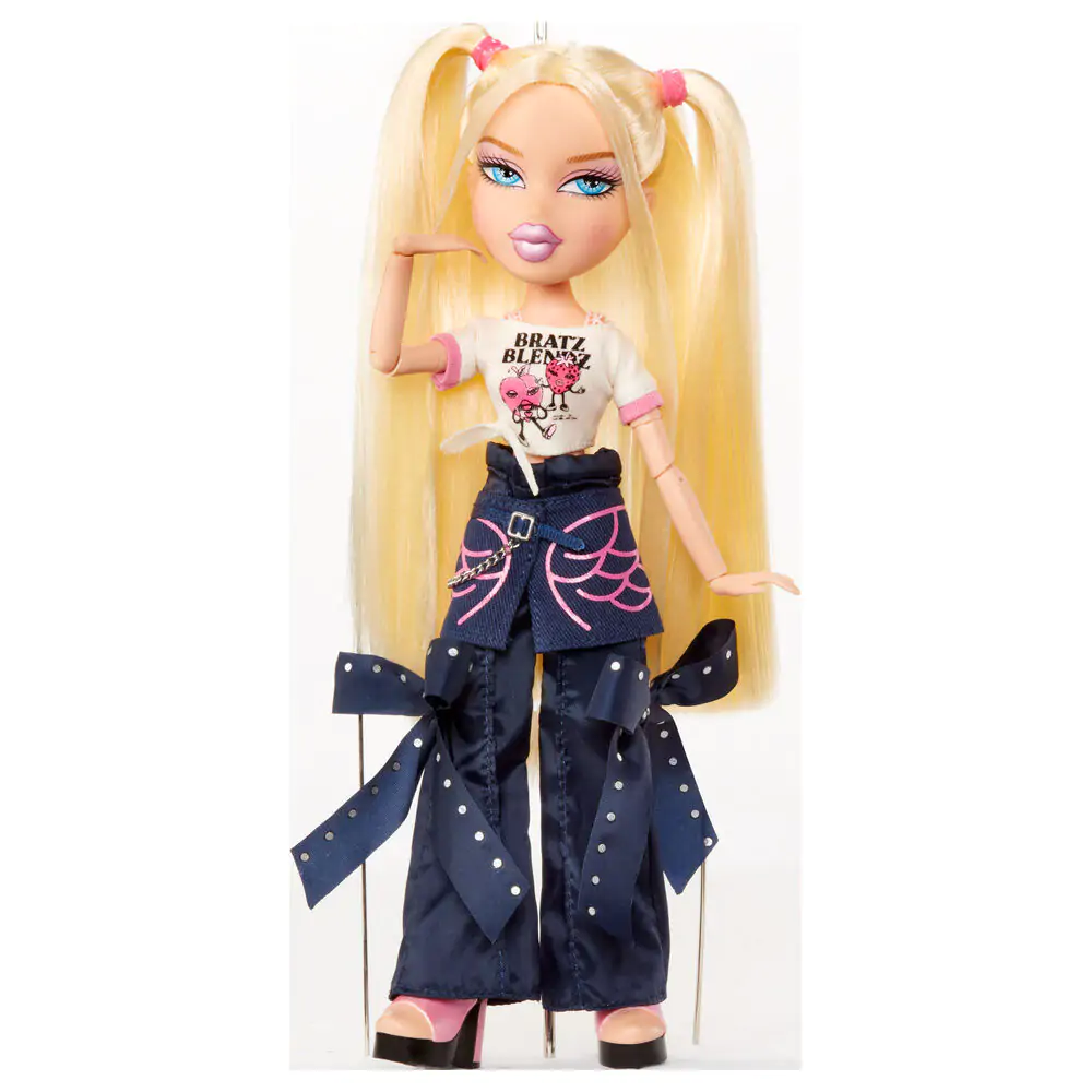 Bratz Stylin Cloe játék baba és póló termékfotó