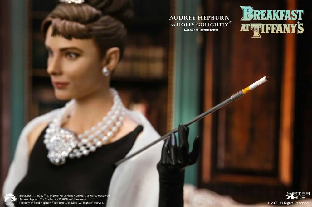 Breakfast at Tiffany's 1/4 Holly Golight (Audrey Hepburn) szobor figura 52 cm termékfotó