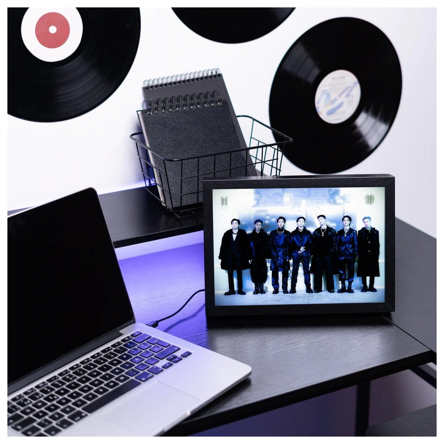 BTS Keretezett LED-es kép termékfotó