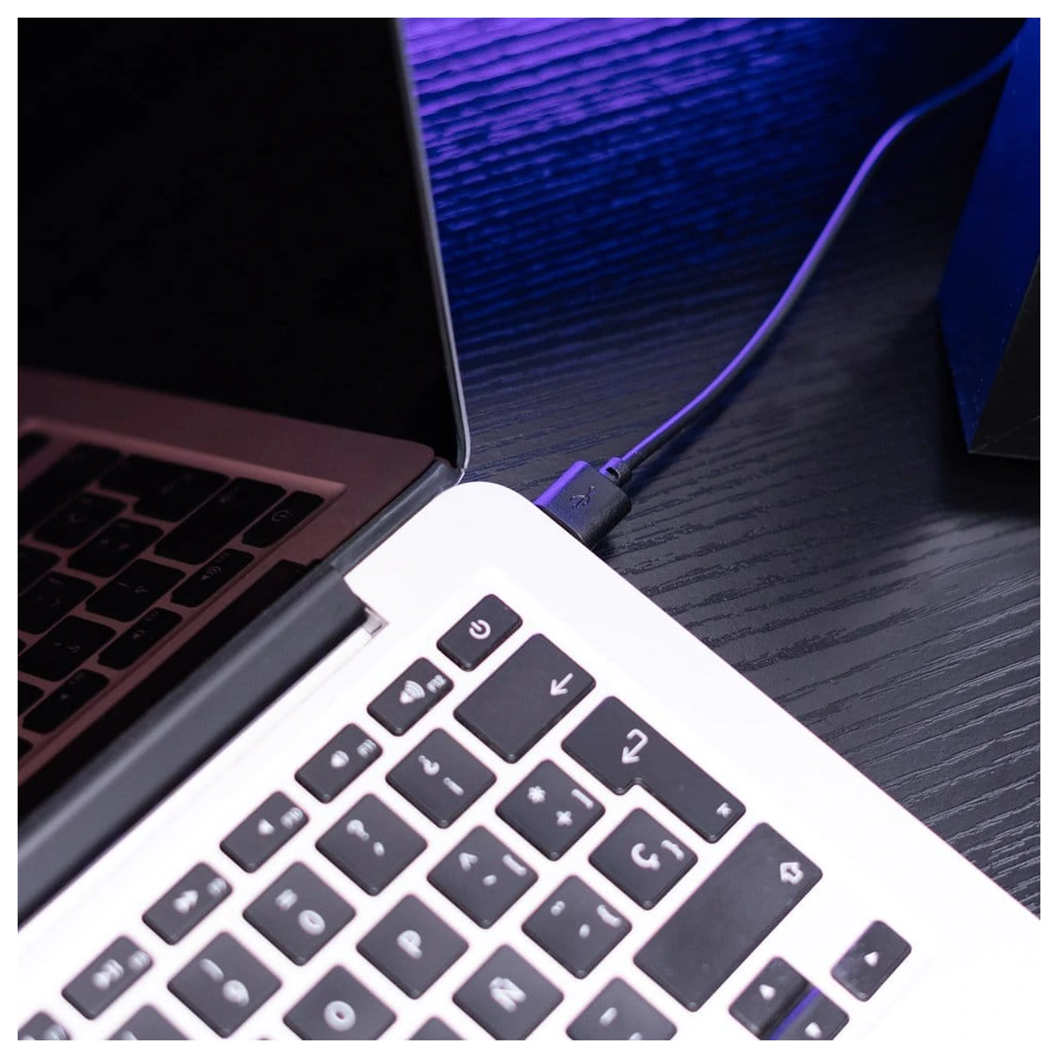 BTS Keretezett LED-es kép termékfotó