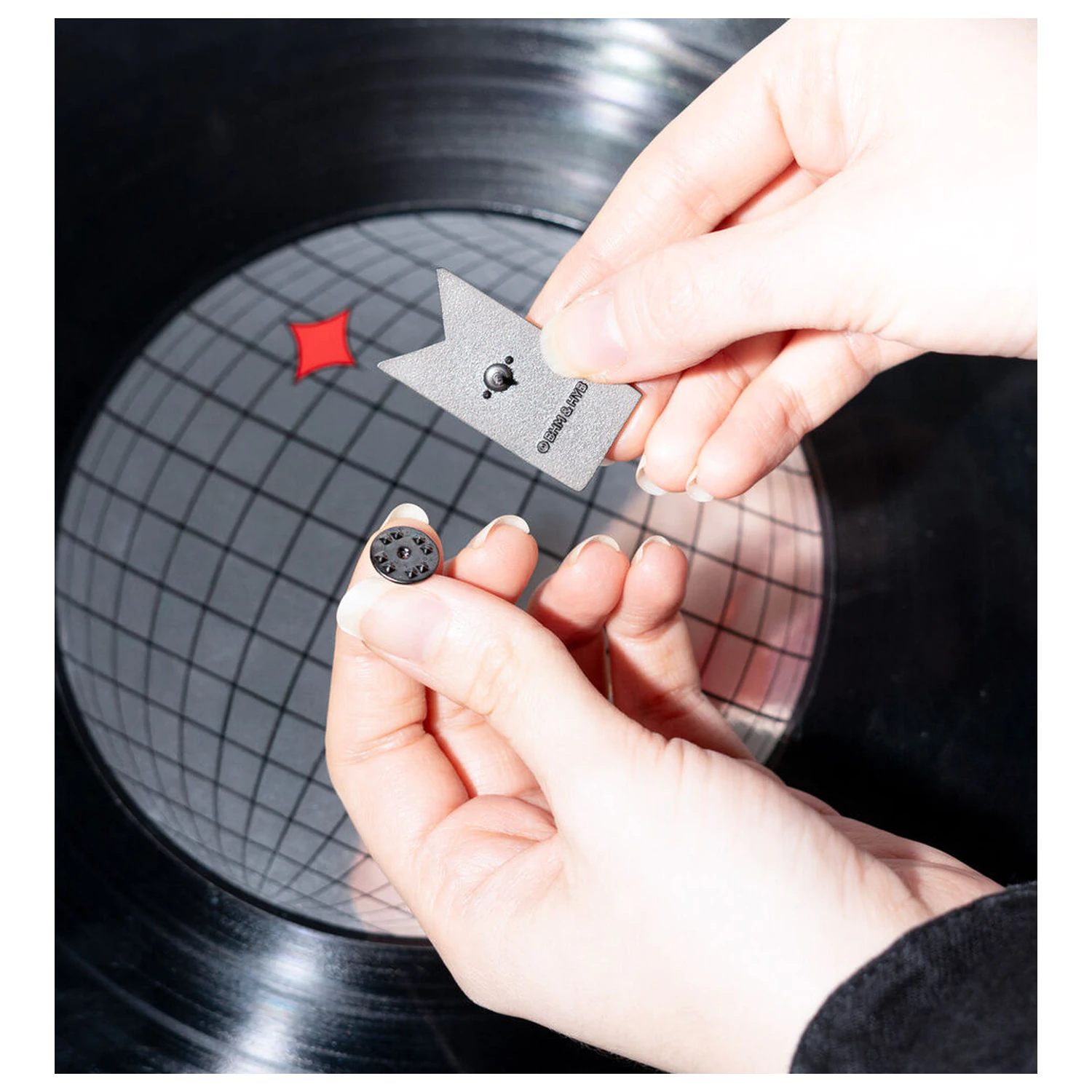 BTS logó kitűző termékfotó