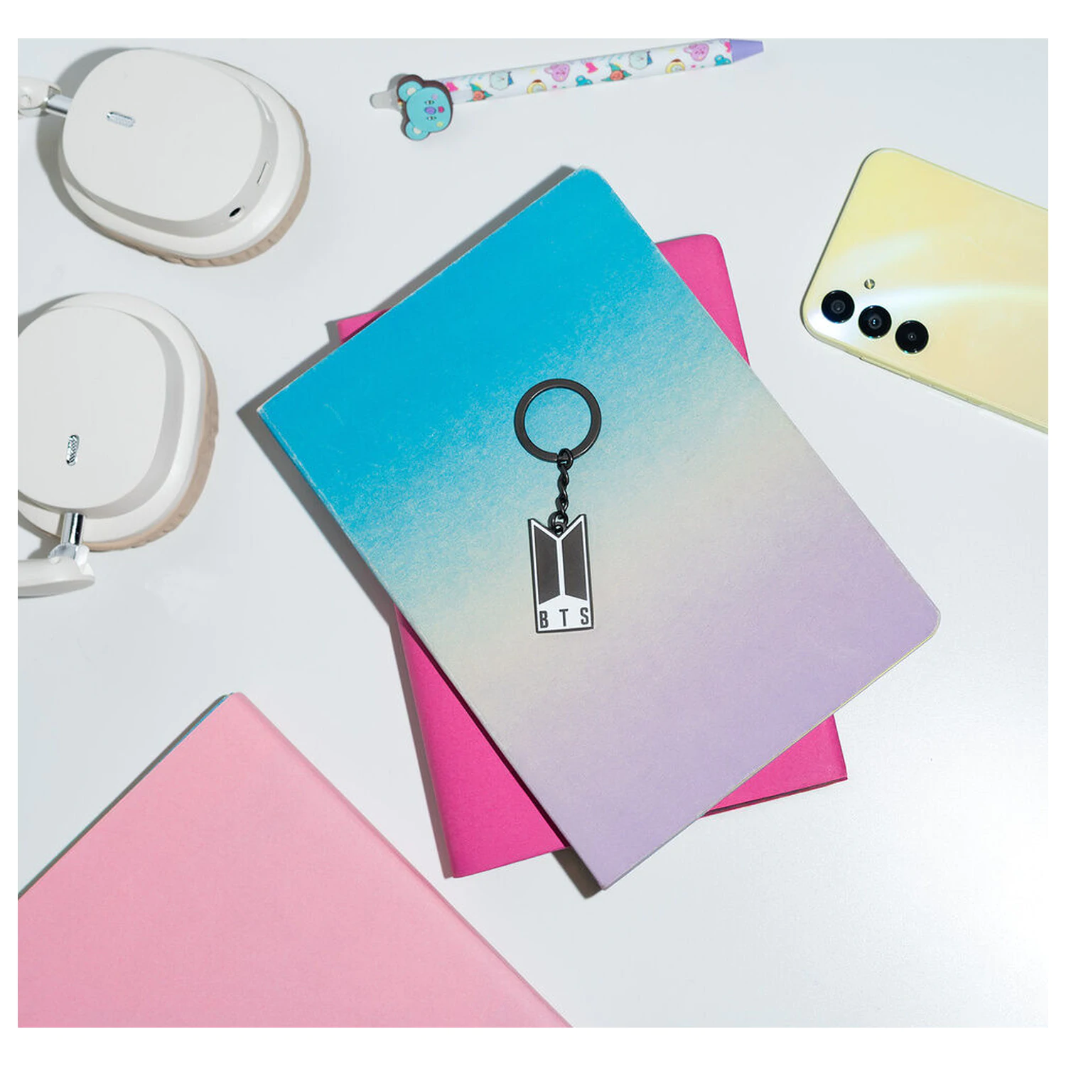 BTS Logo kulcstartó termékfotó