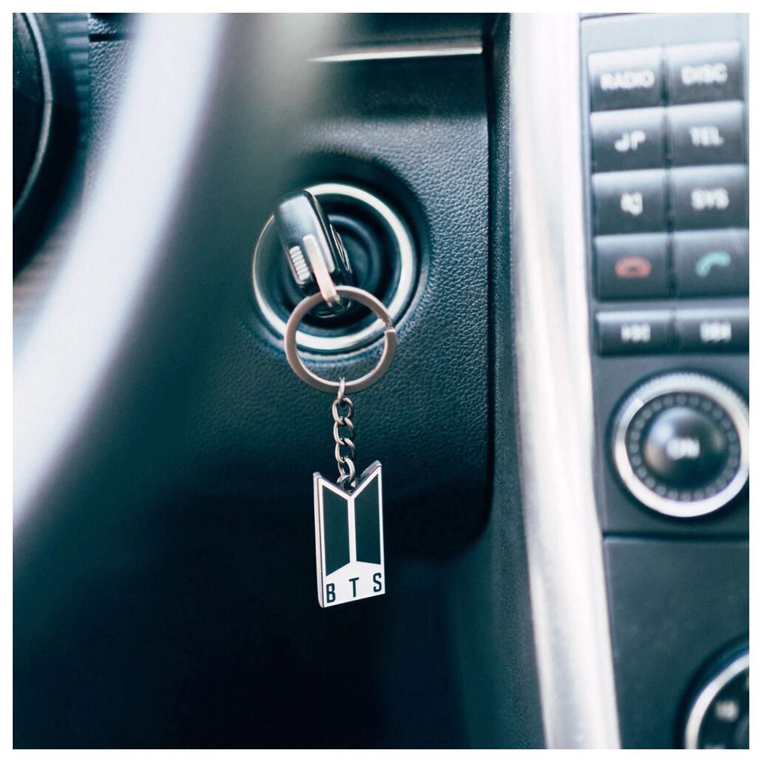 BTS Logo kulcstartó termékfotó
