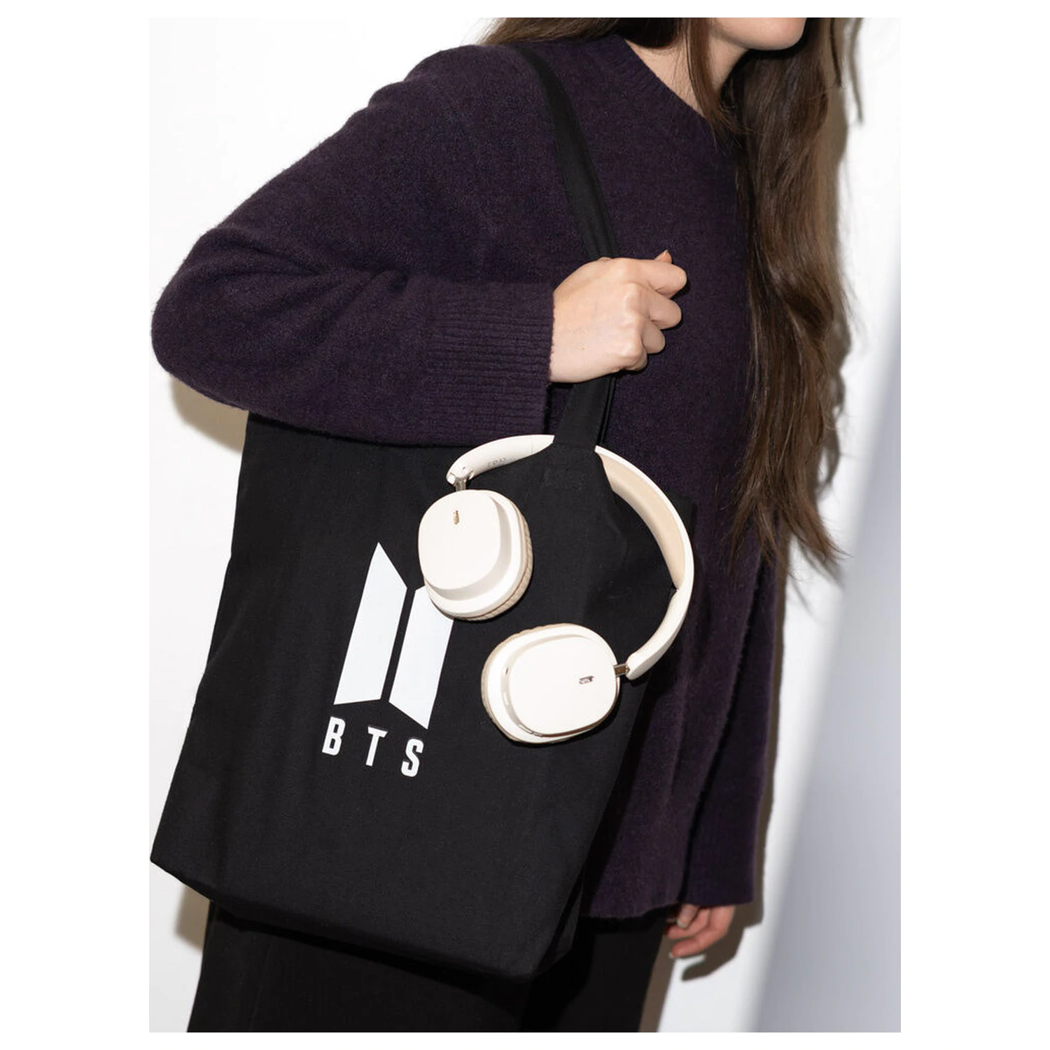 BTS logo táska termékfotó