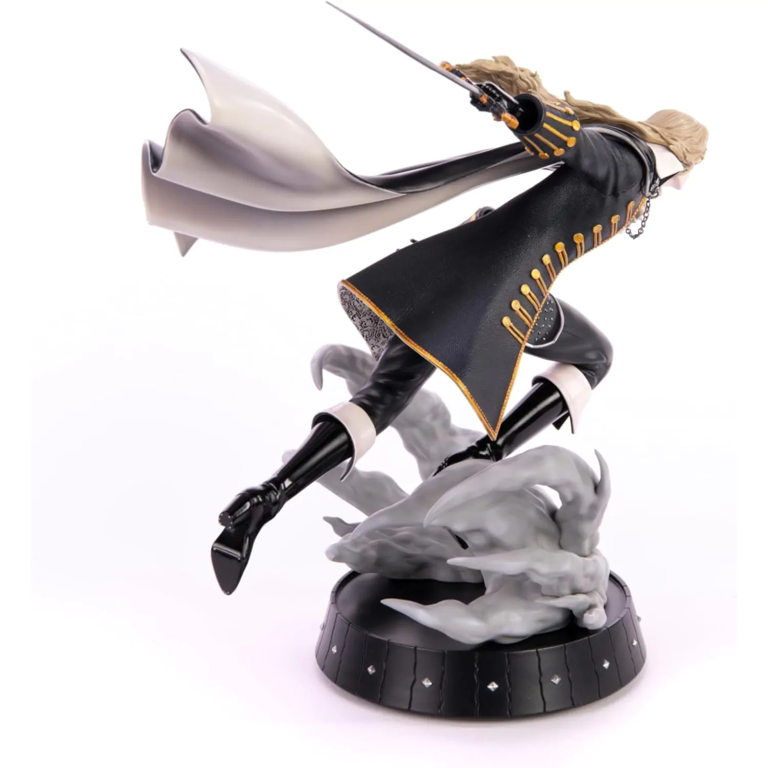 Castlevania Symphony of the Night Dash Attack Alucard szobor figura 30 cm termékfotó