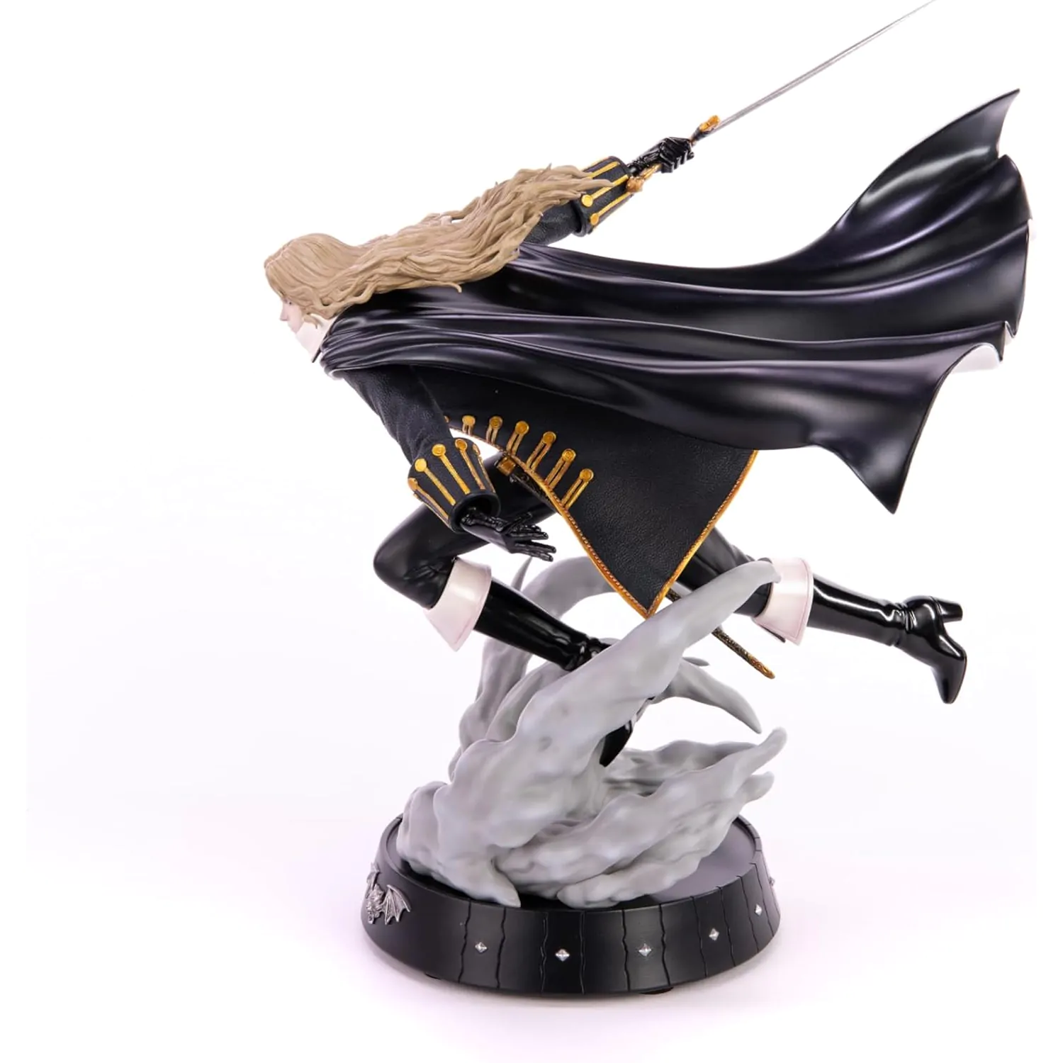 Castlevania Symphony of the Night Dash Attack Alucard szobor figura 30 cm termékfotó