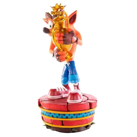 Crash Team Racing Nitro-Fueled Crash Winner szobor figura 46cm termékfotó